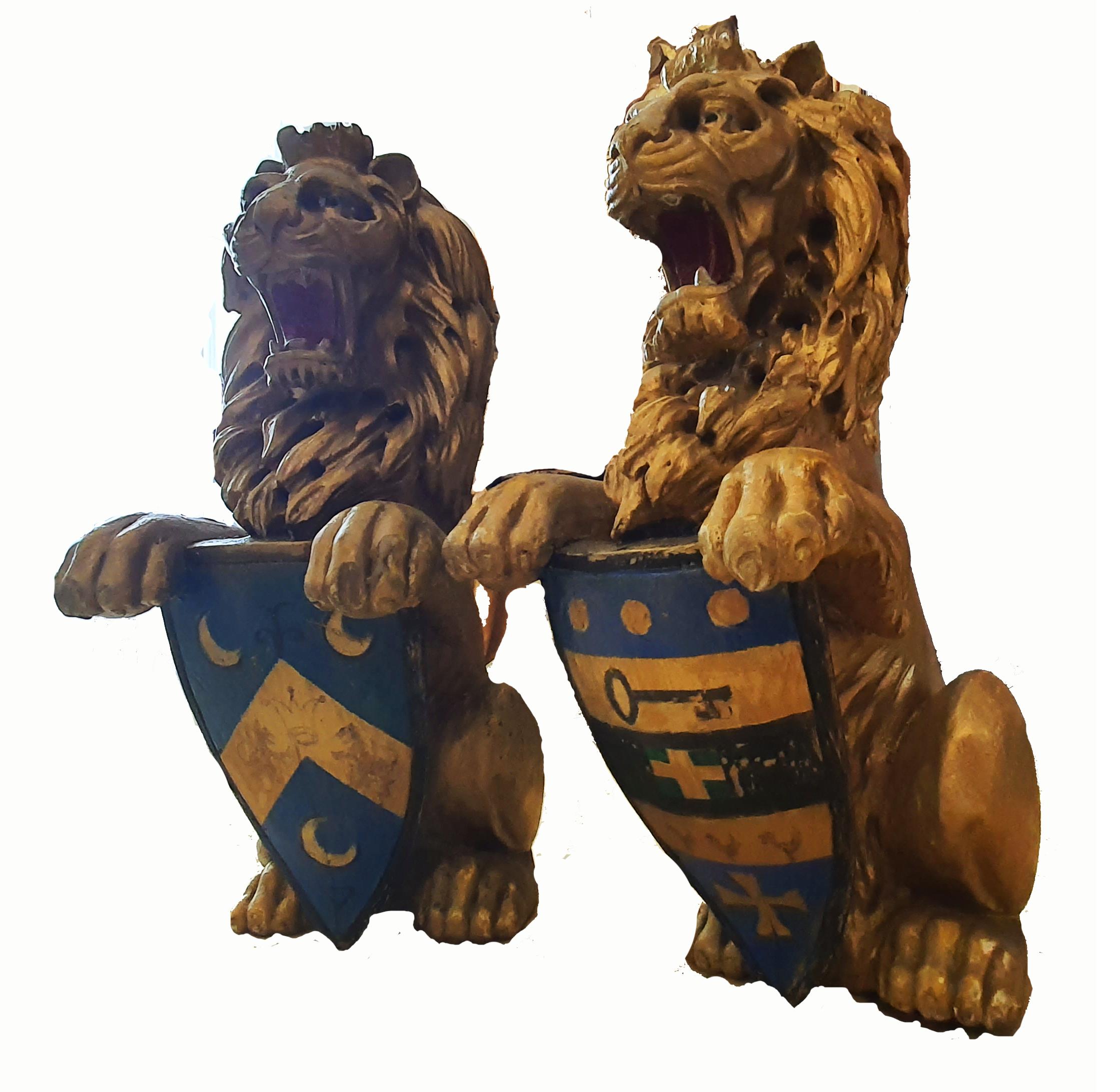 Highly decorative and well executed pair of gilt wood armorial shield bearing lions rampant sculptures.
Holland or Flanders 18th century.
Some retouching of the paintwork and expected light wear to the extremities but generally in very good
