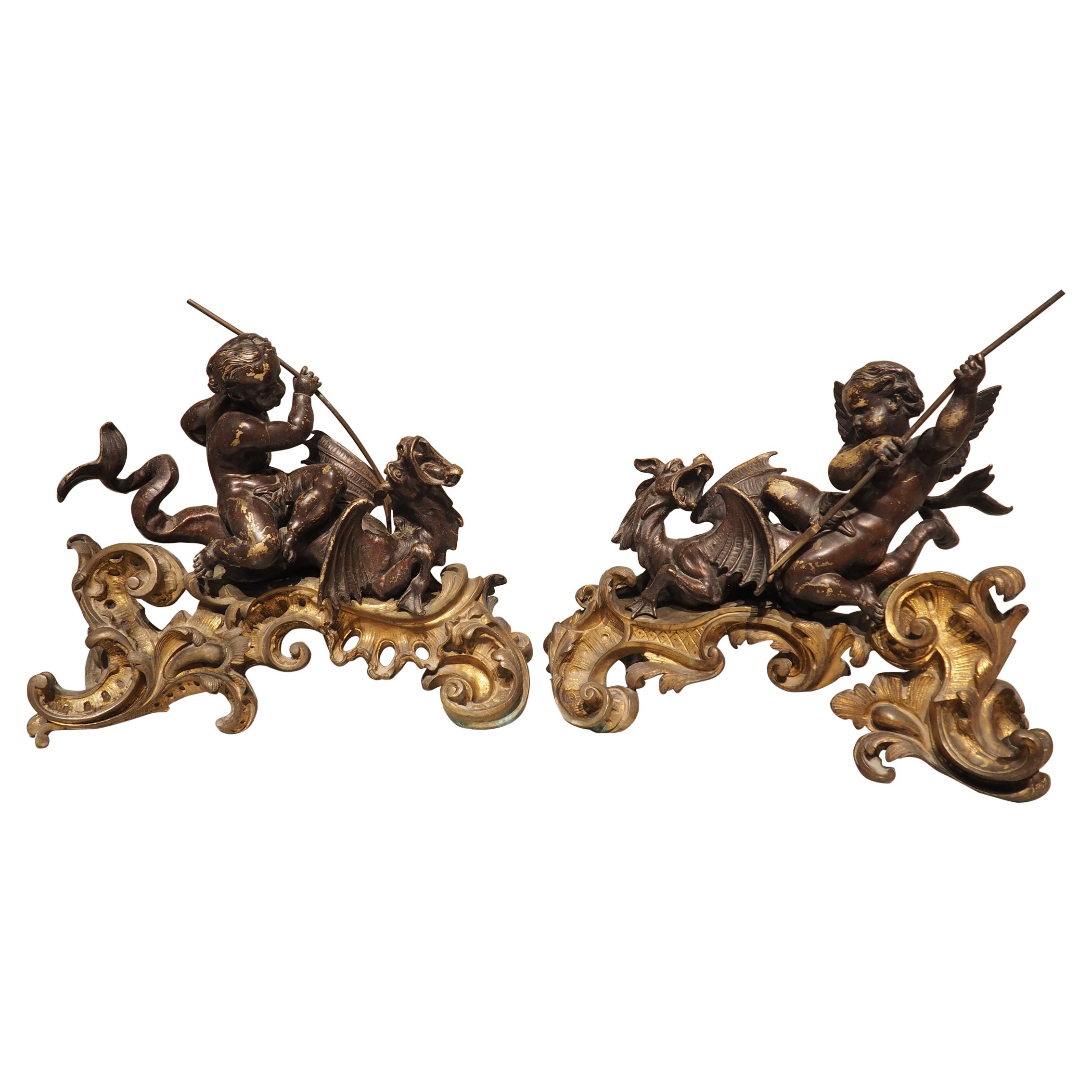 Impresionante Pareja de Chenets Franceses de Bronce de circa 1850 con Putti y Dragones