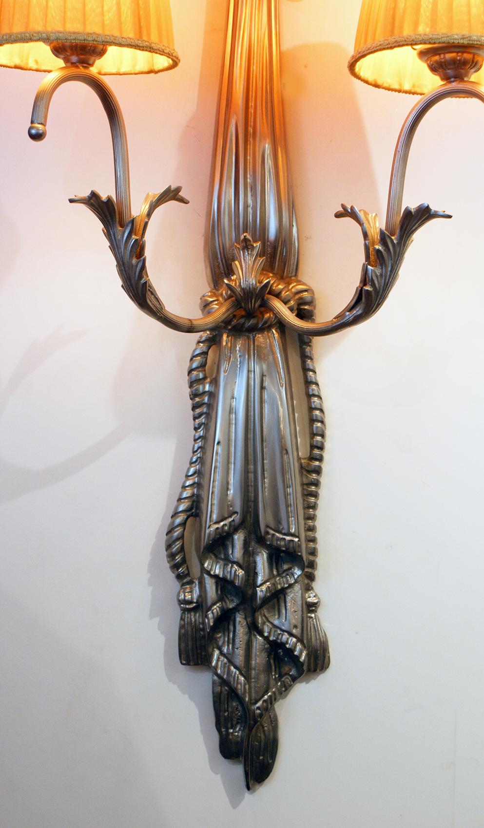 Impressive Pair of French Art Deco Wall Lights In Good Condition For Sale In Beirut, LB