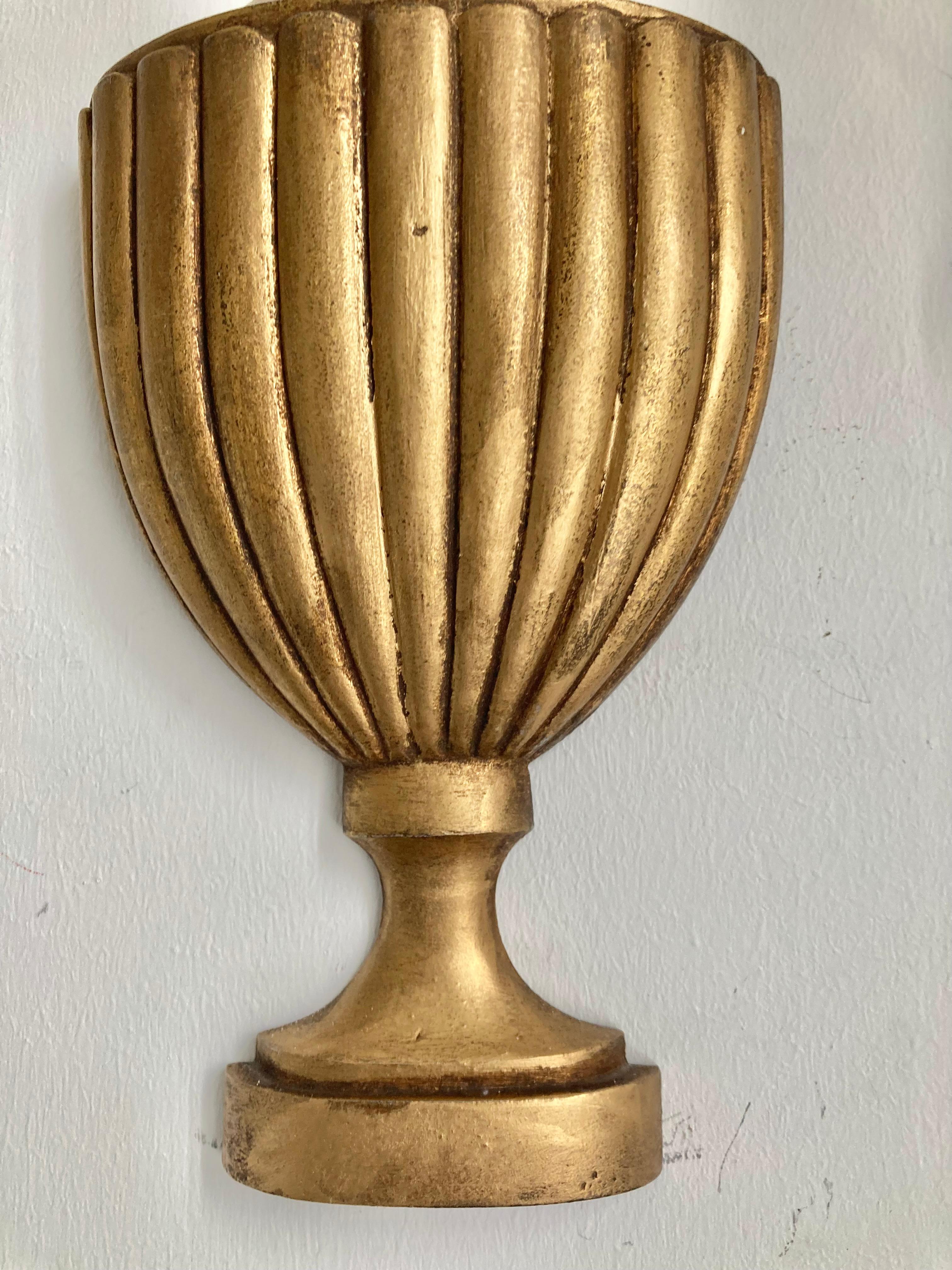 PAR  de Apliques de Bronce Dorado y Follaje de Hierro en venta 3