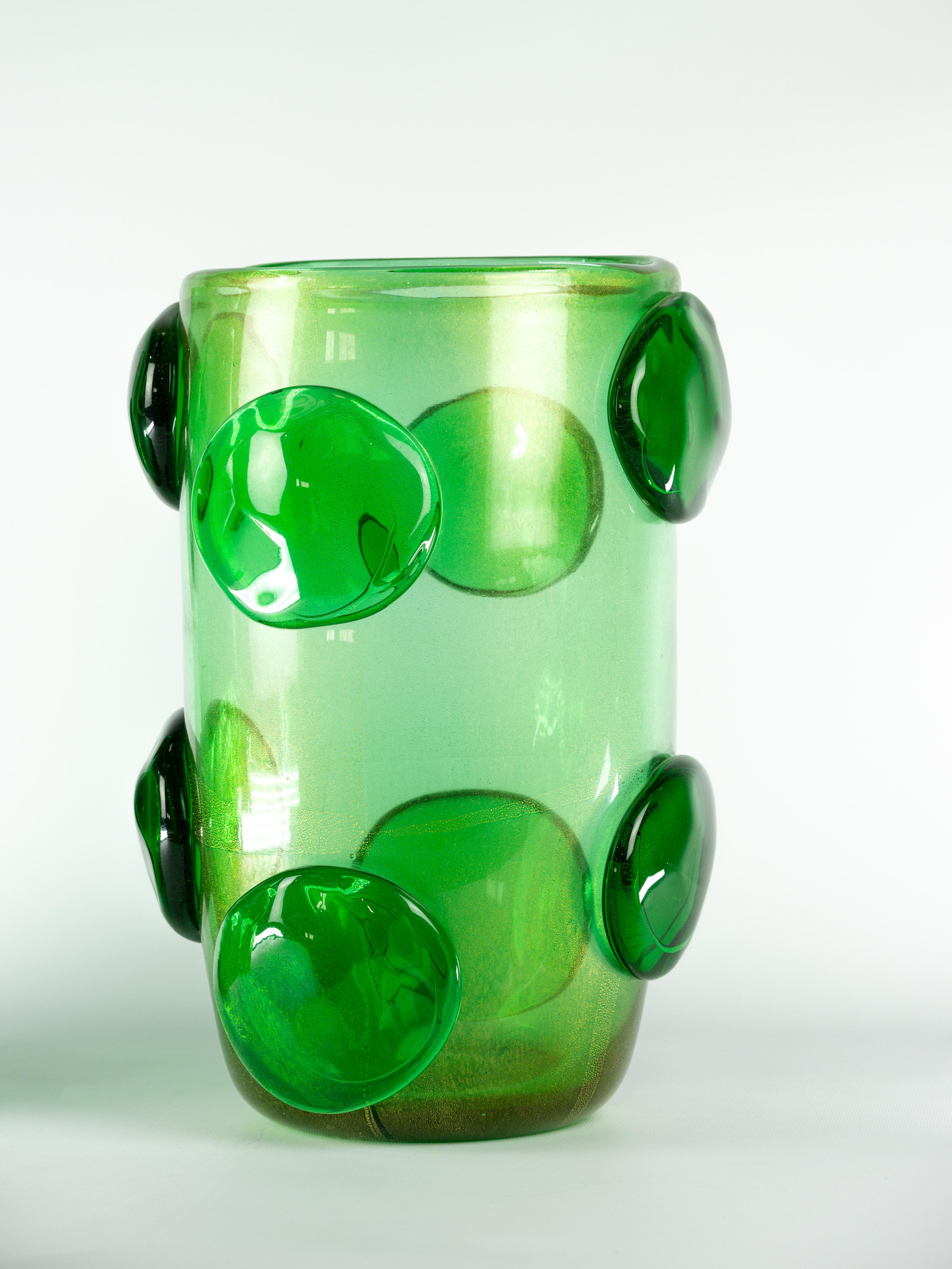 Impressive pair of green and gold powder Murano glass vases For Sale 4
