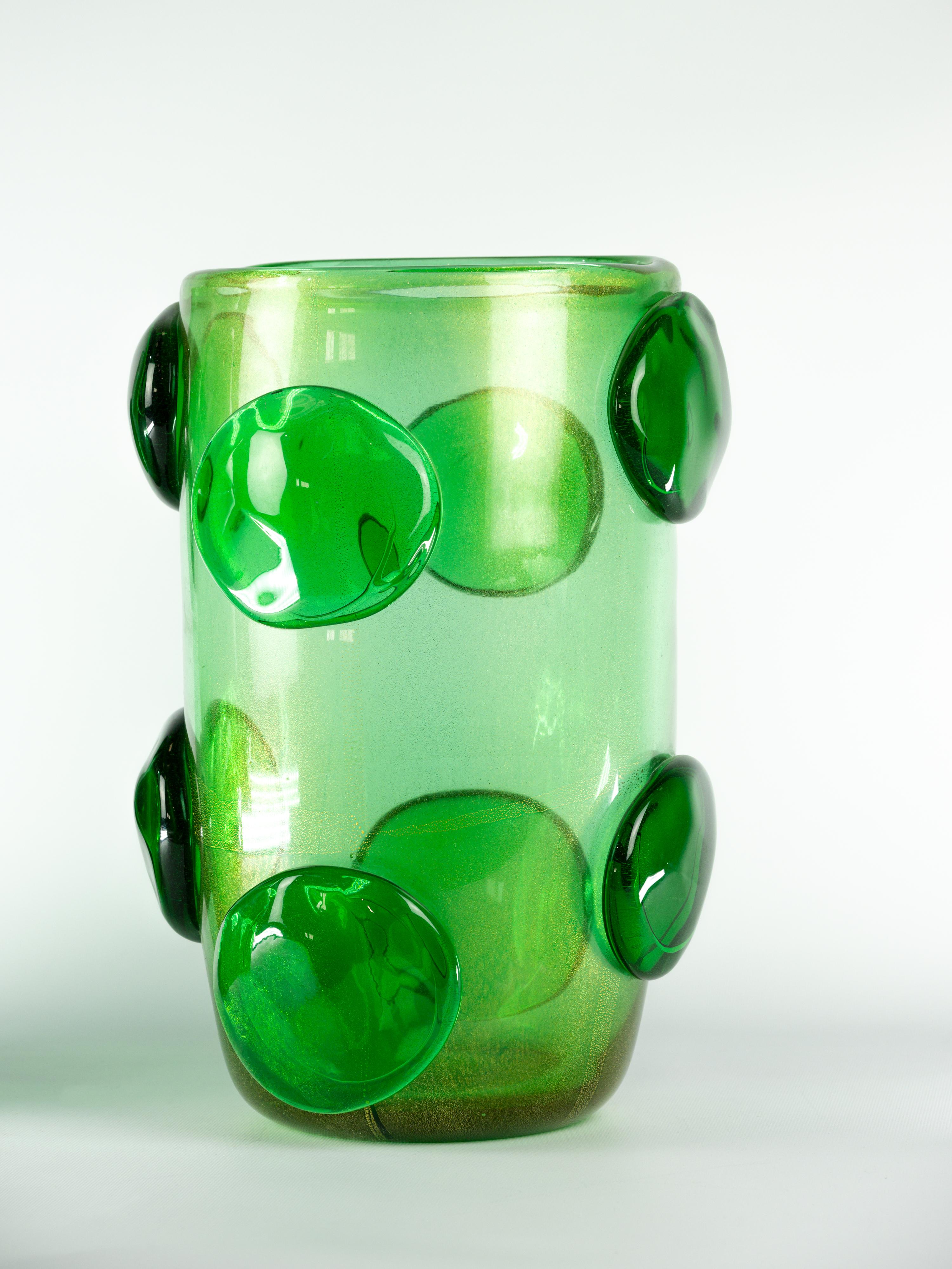 Impressionante coppia di vasi in vetro di Murano verde e polvere d'oro in vendita 4