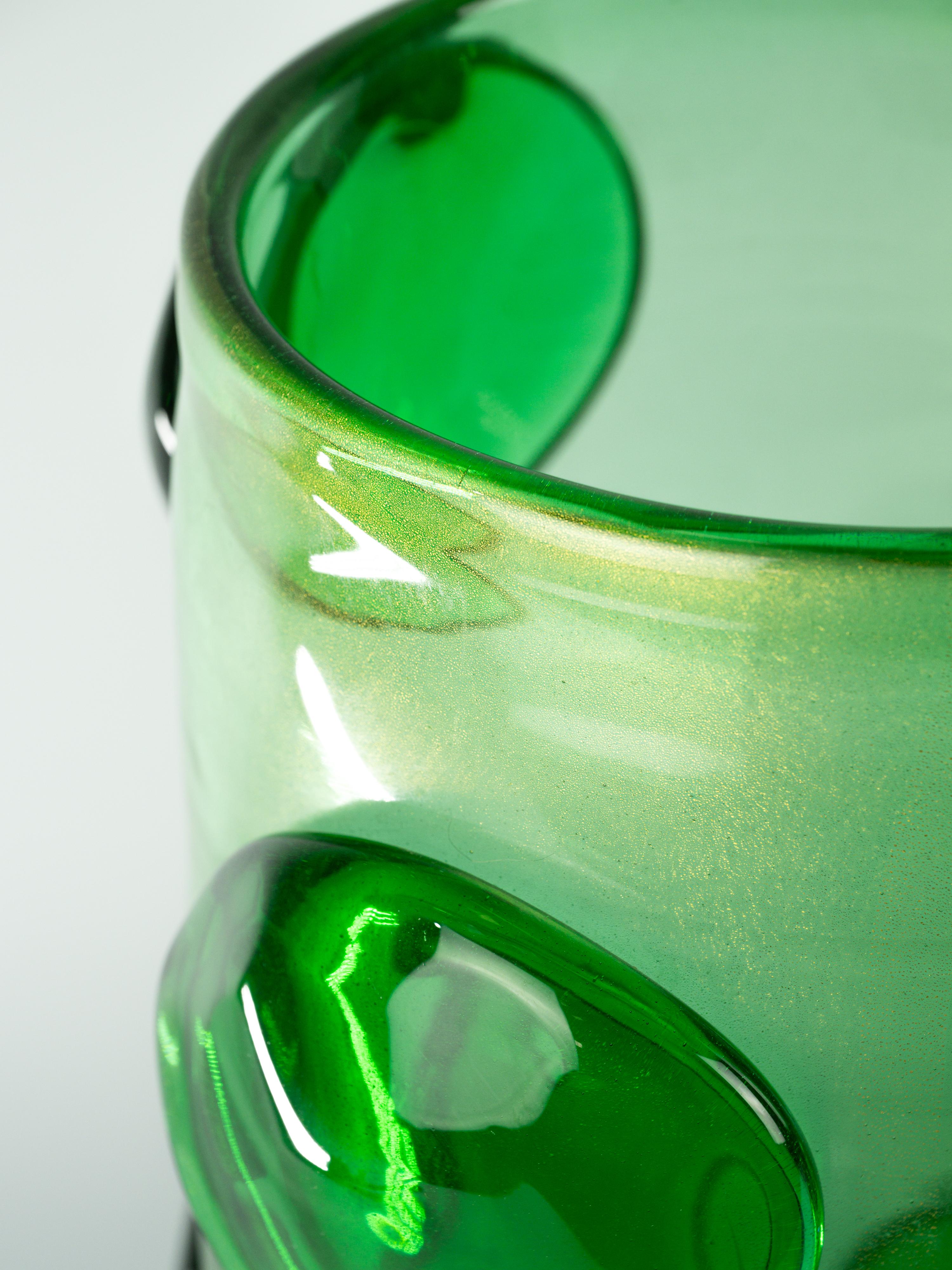 Impressive pair of green and gold powder Murano glass vases In Excellent Condition For Sale In Monaco, MC