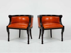 Impresionante Pareja de Sillones de Cabeza de Carnero Lacados de Estilo Neoclásico