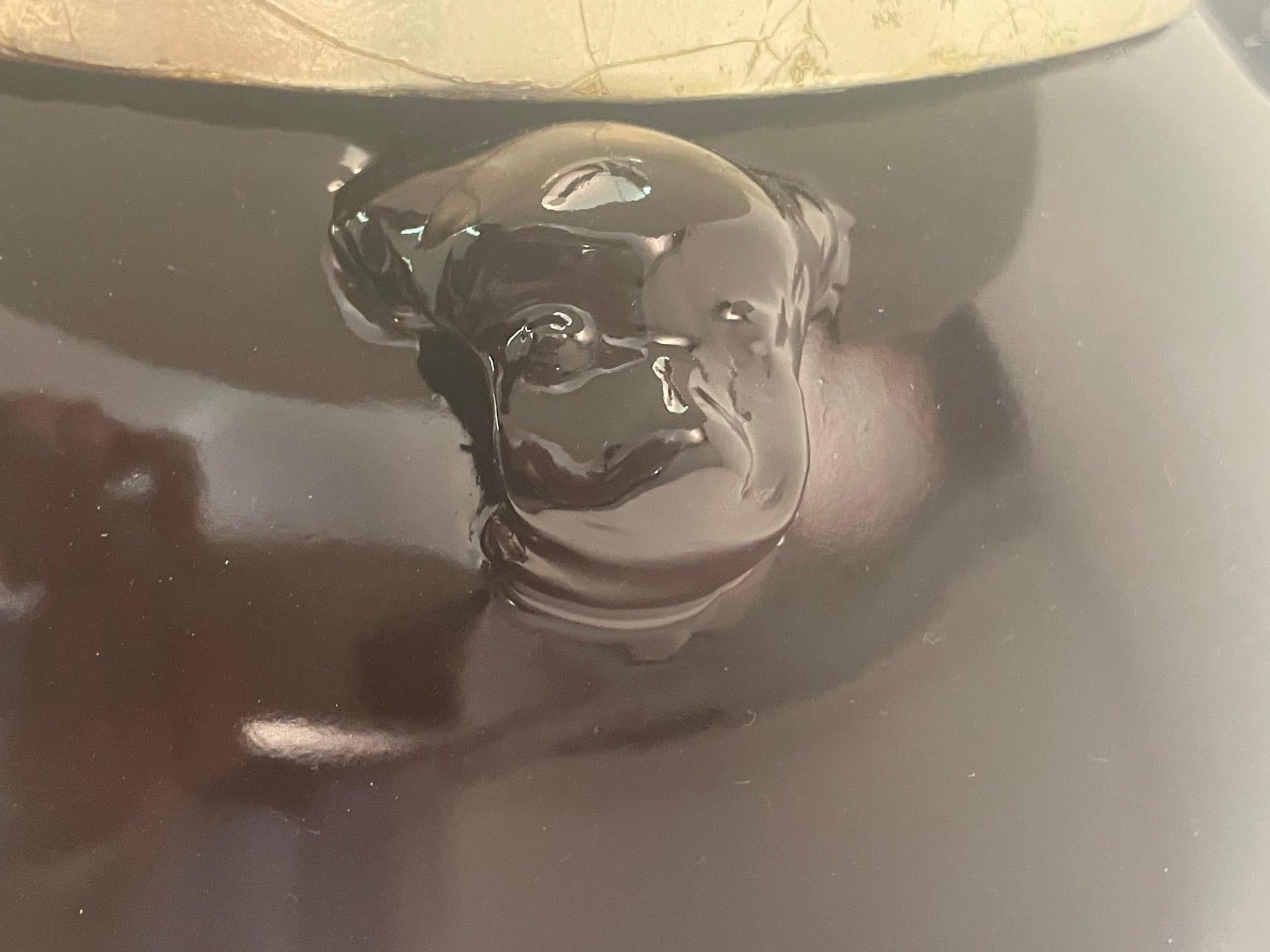 Fin du 20e siècle Impressionnante paire de lampes de table en forme de jarre en laque de bourgogne et feuilles d'argent en vente