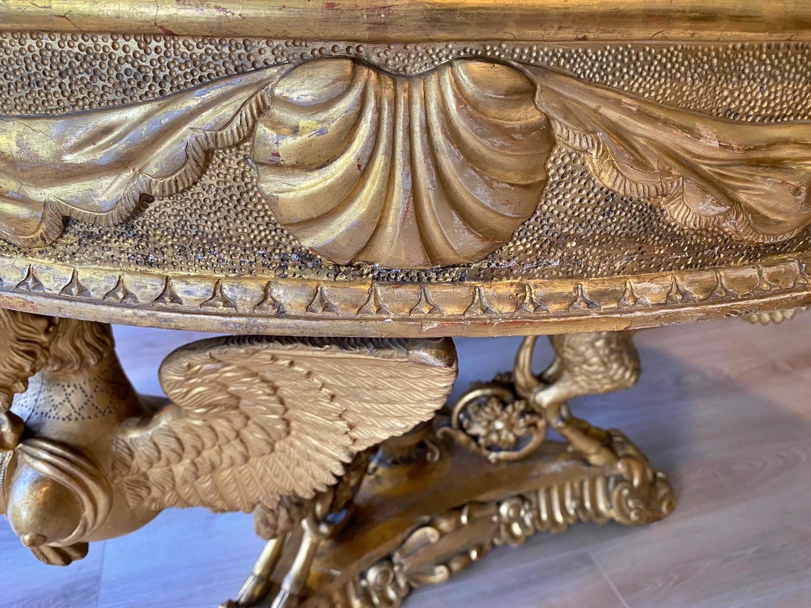 Impressionnante paire de tables Premier Empire Napoléon III
début du 19e siècle
Diamètre : 115 cm
Hauteur : 82
Marbre italien de haute qualité avec un dessus étonnant avec des escargots et des ammonites.
parfait état.