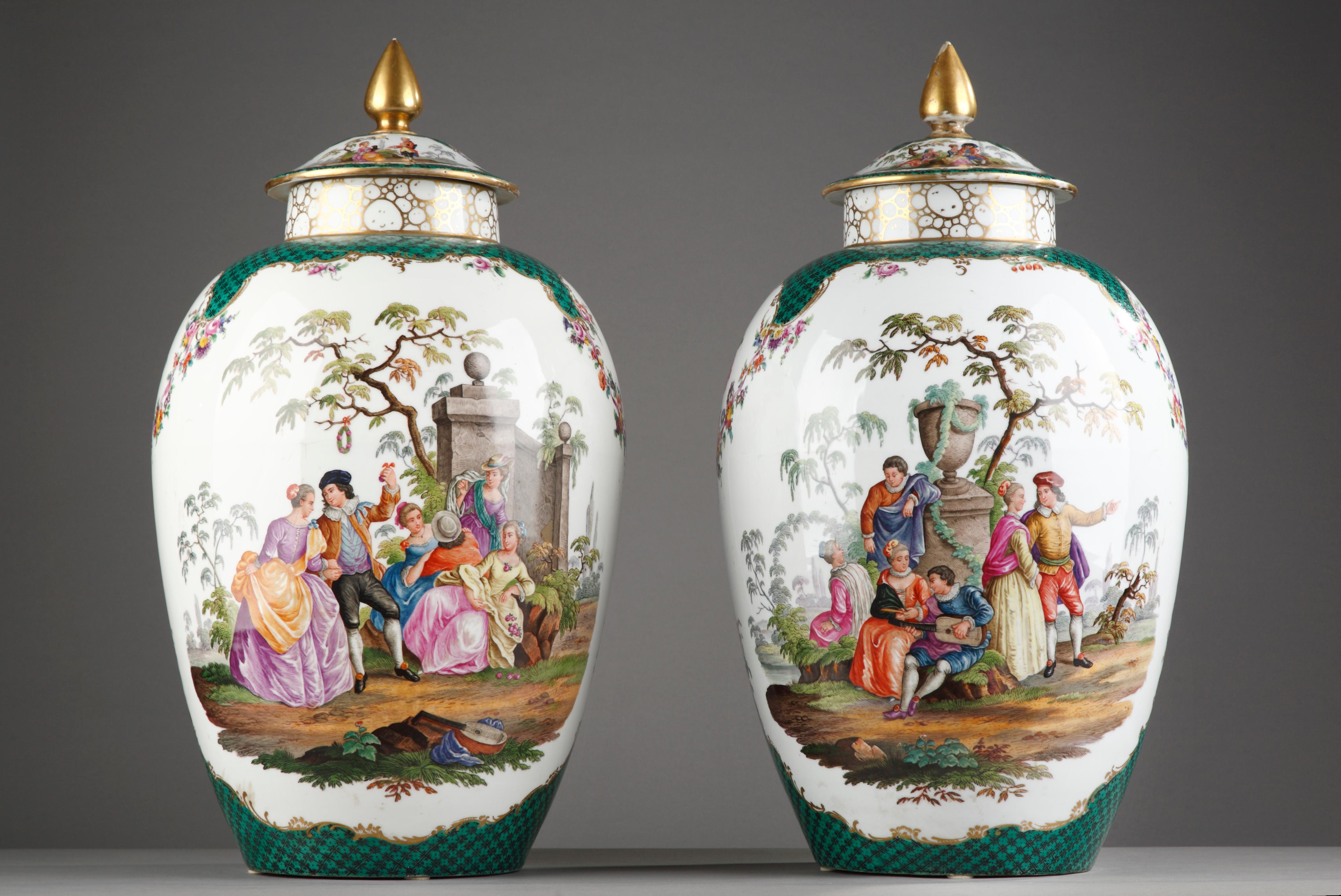 Impressive Pair of Vases with Covers Attributed to Samson & Cie, France, c. 1890 In Good Condition For Sale In PARIS, FR