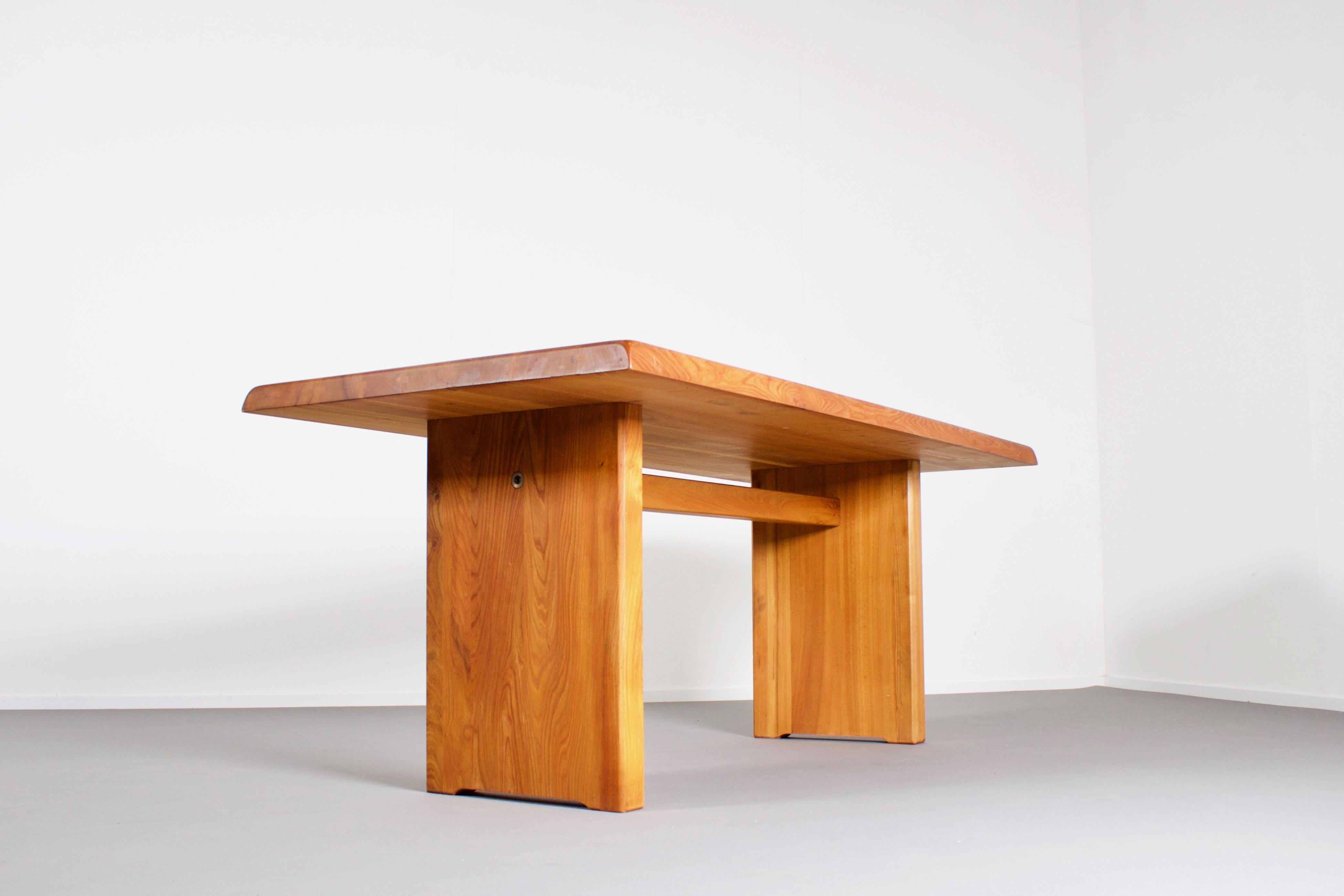 Beautiful T14c dining table in very good condition. 

Designed and manufactured by Pierre Chapo in the 1960s.

This table is made of solid elmwood. 

The design is simplistic and therefore the grain and natural character of the wood is nicely