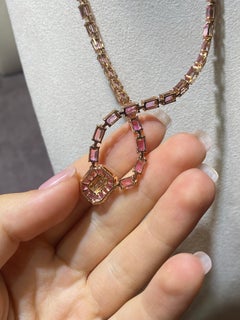 Impressionante collana in oro giallo 18K con diamante e zaffiro rosa per lei
