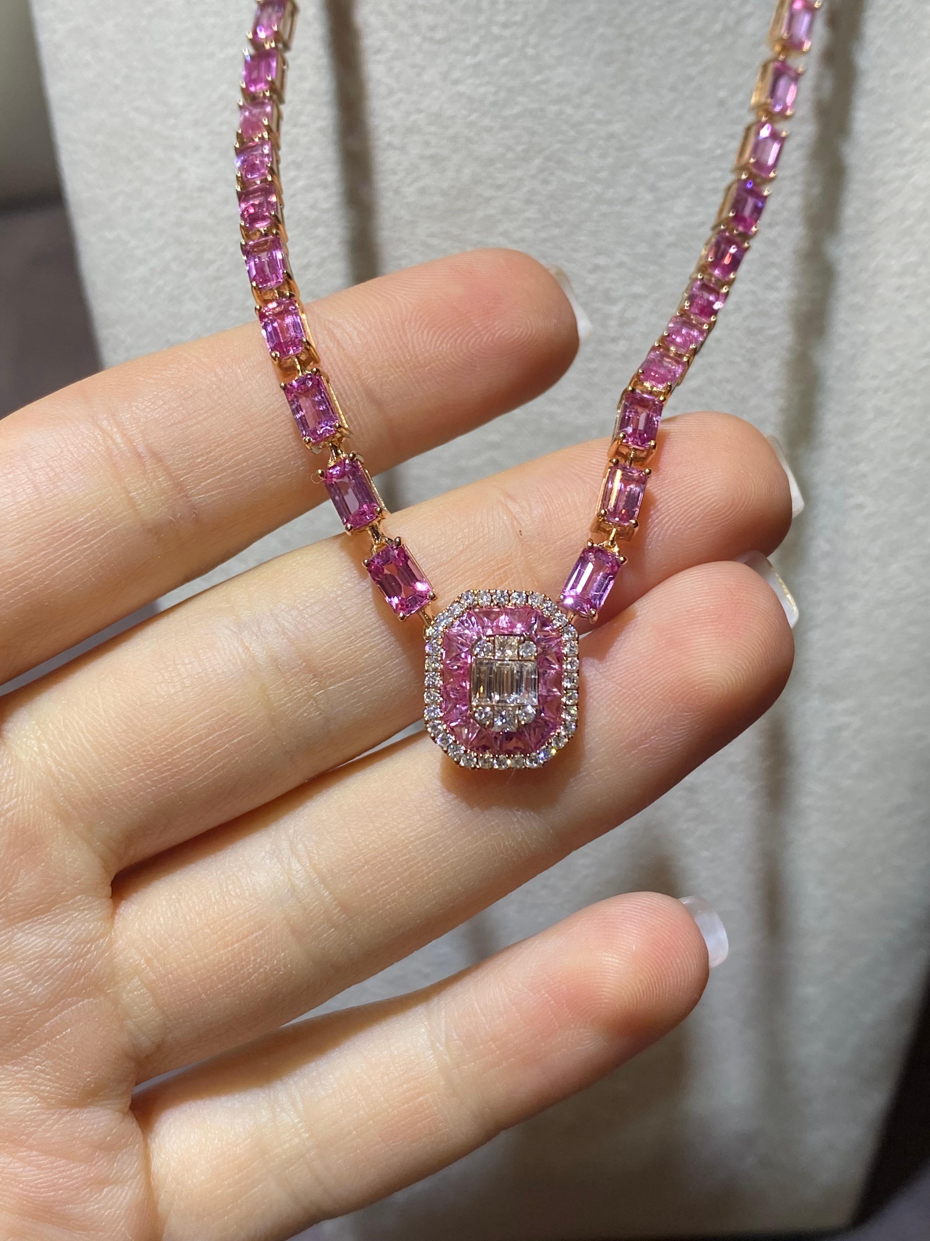 Impressive Pink Sapphire Diamond Yellow Gold 18K Necklace for Her In New Condition For Sale In Montreux, CH