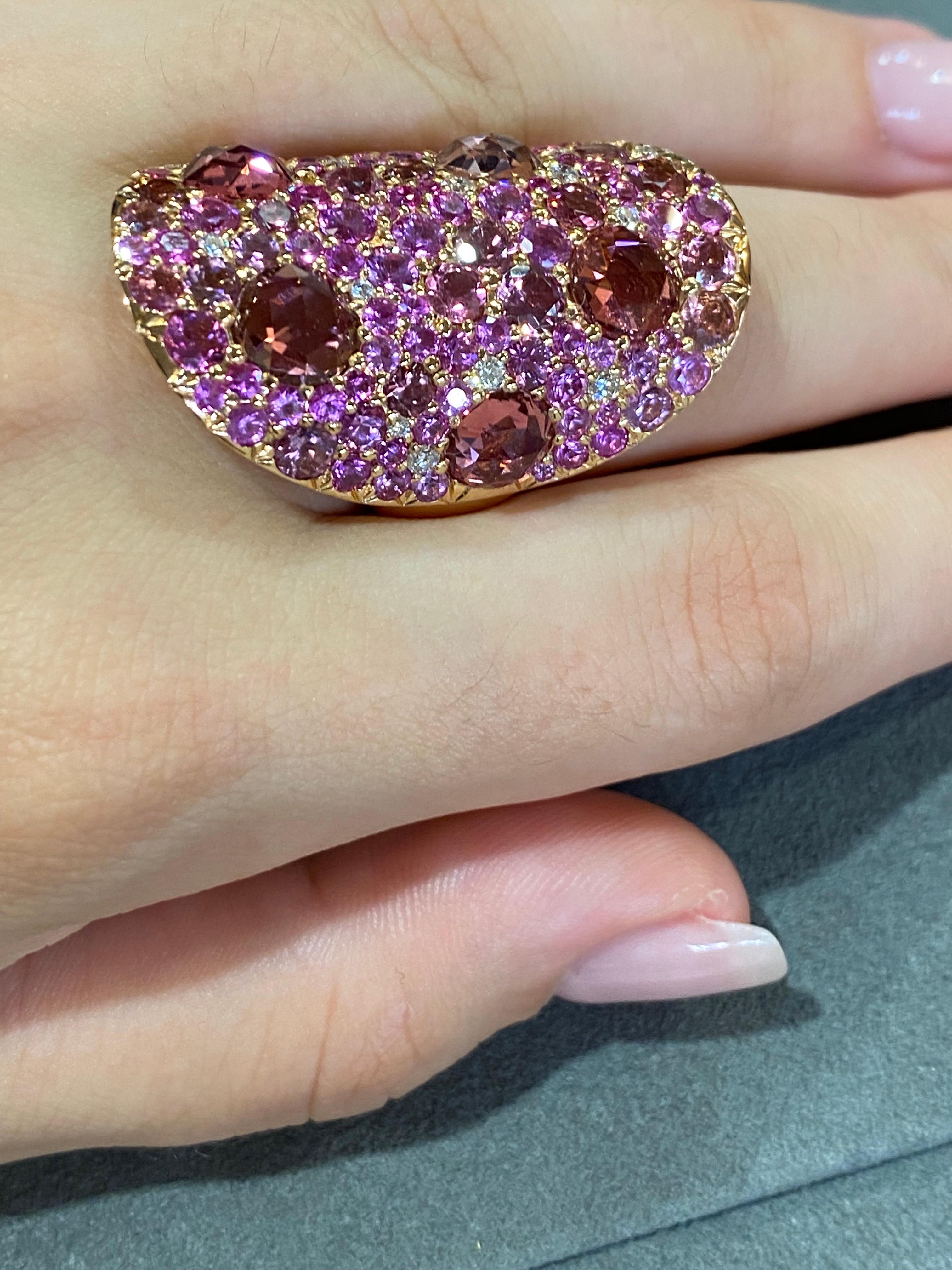 Impressive Pink Sapphire Yellow Gold 18K Ring for Her In New Condition For Sale In Montreux, CH