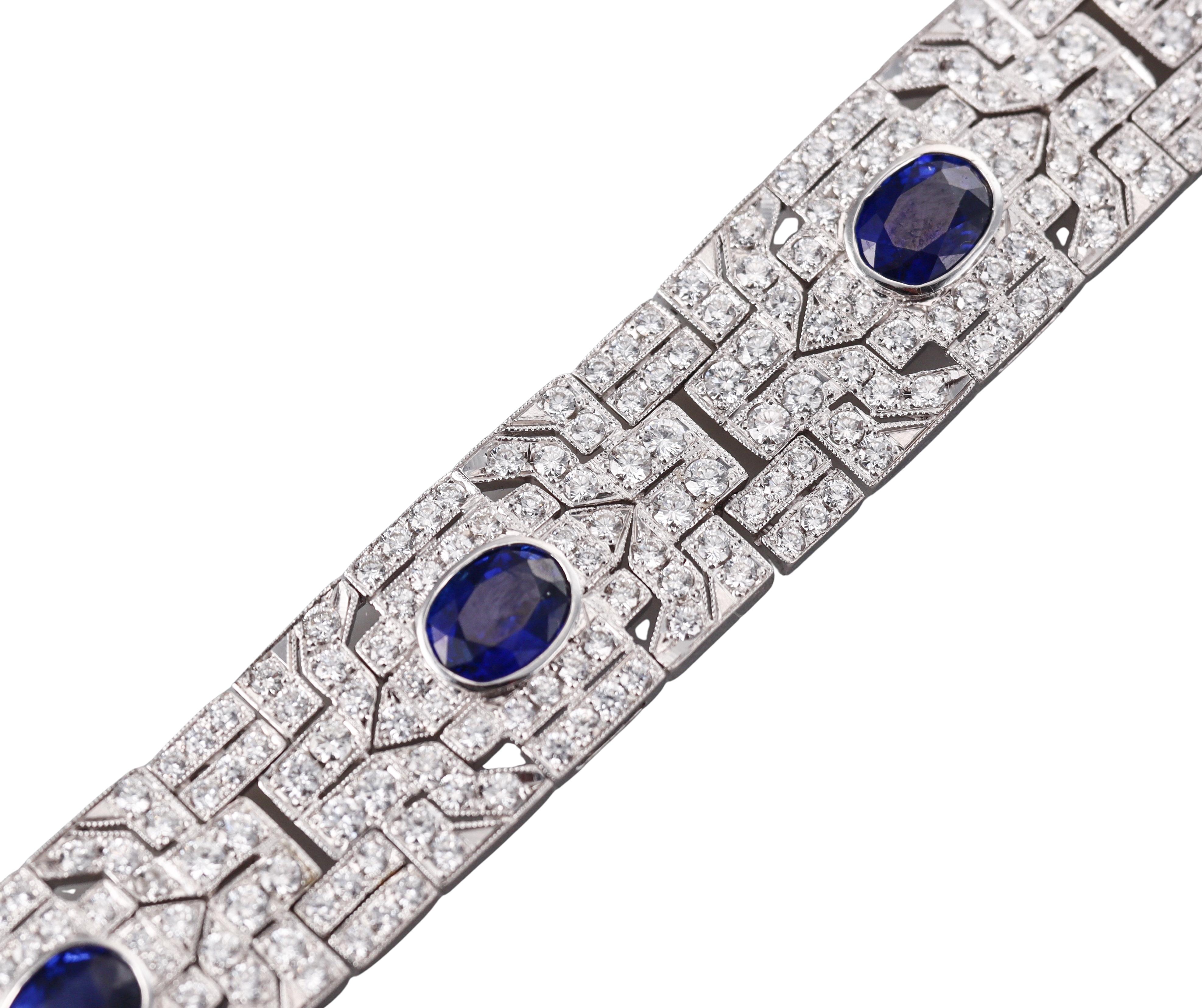 Art Deco Impressive Platinum 12 Carats Ceylon Sapphire Diamond Bracelet For Sale