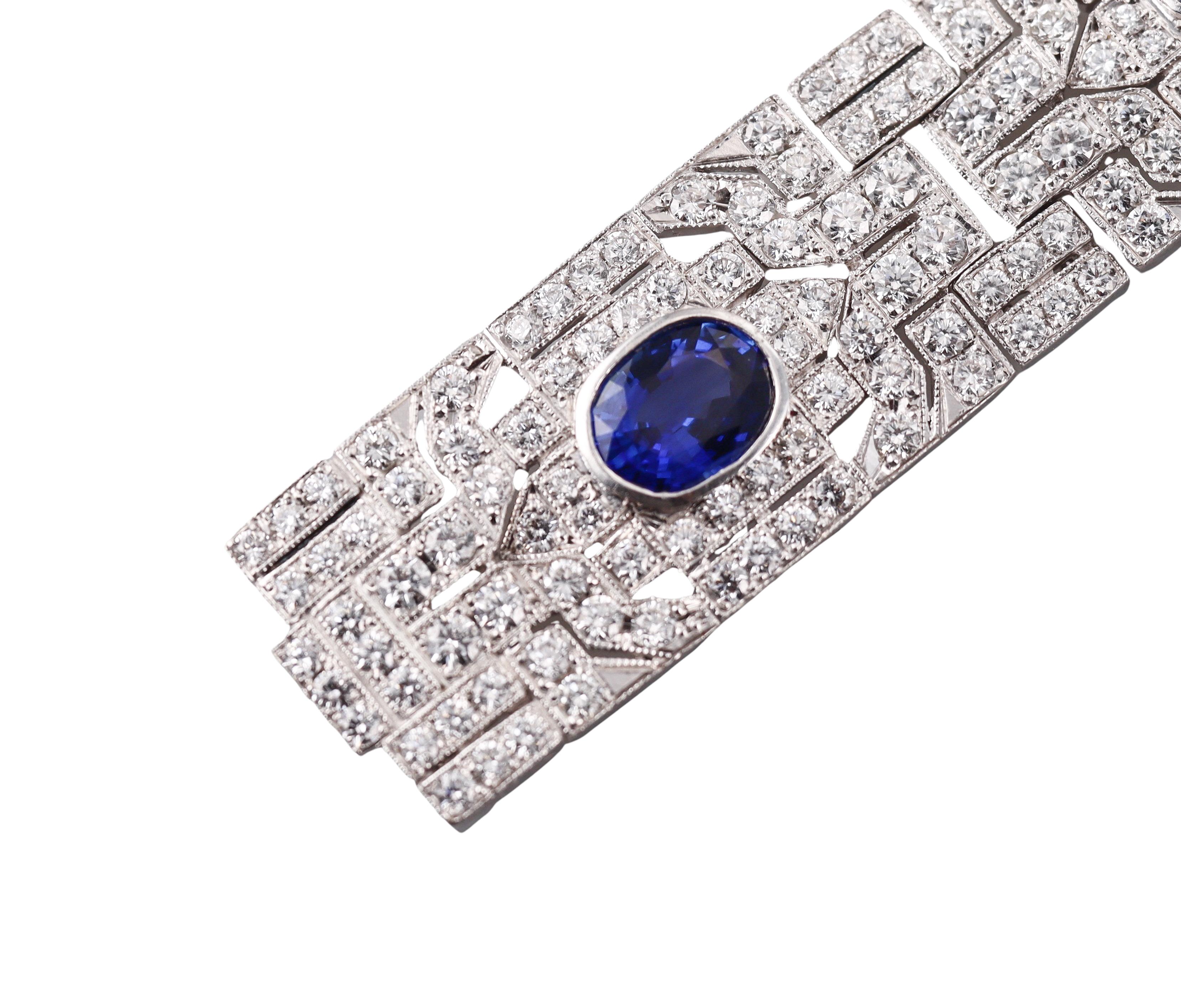 Oval Cut Impressive Platinum 12 Carats Ceylon Sapphire Diamond Bracelet For Sale