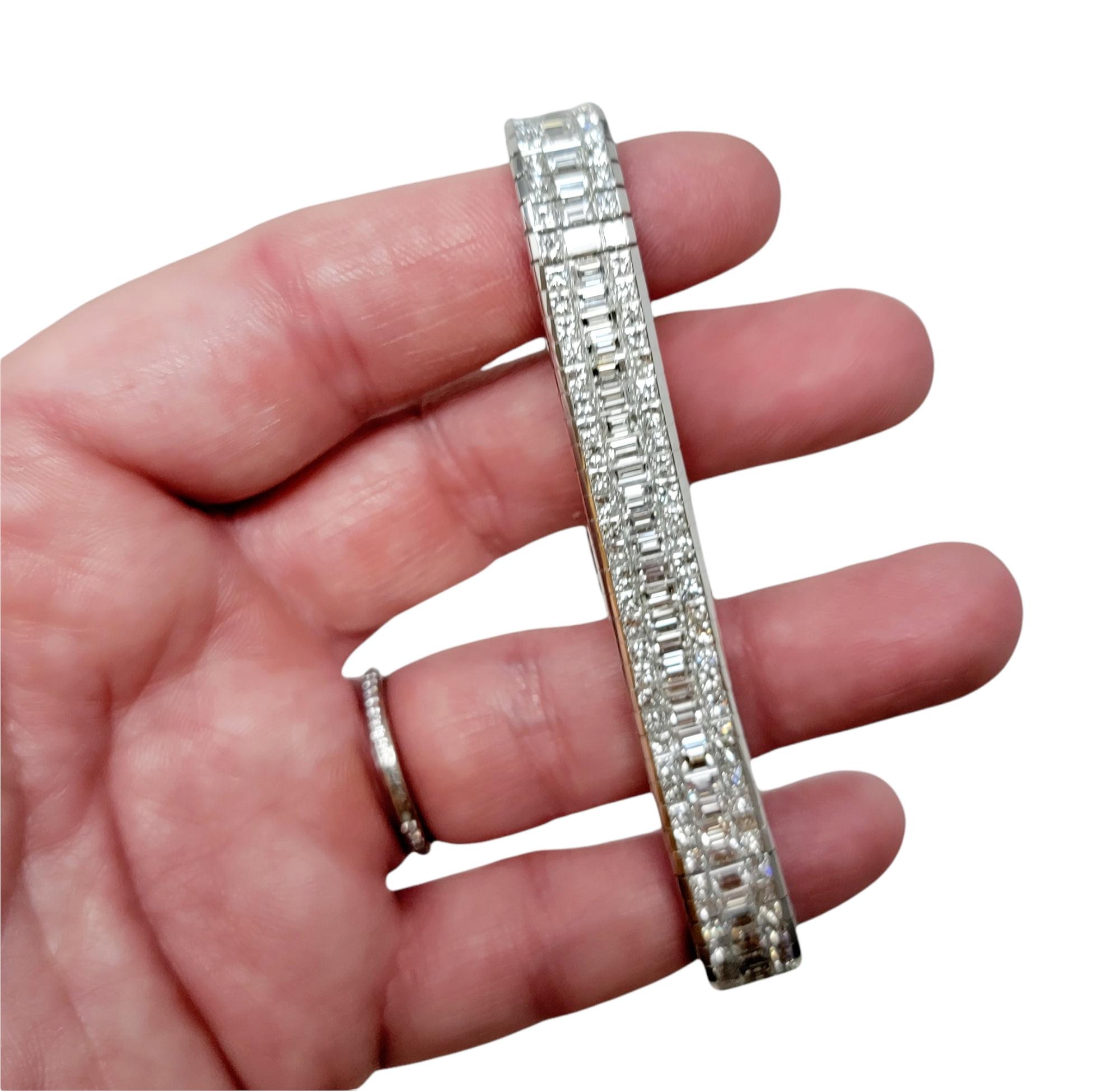 Impressionante bracciale in platino a più file di diamanti Princess e Baguette 26,50 in vendita 7