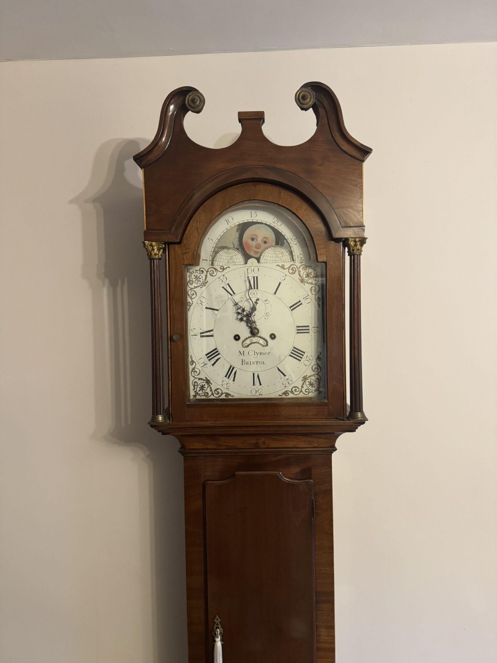 Impressionnante pendule ancienne de George III en acajou, à huit jours, de type longcase en vente 2