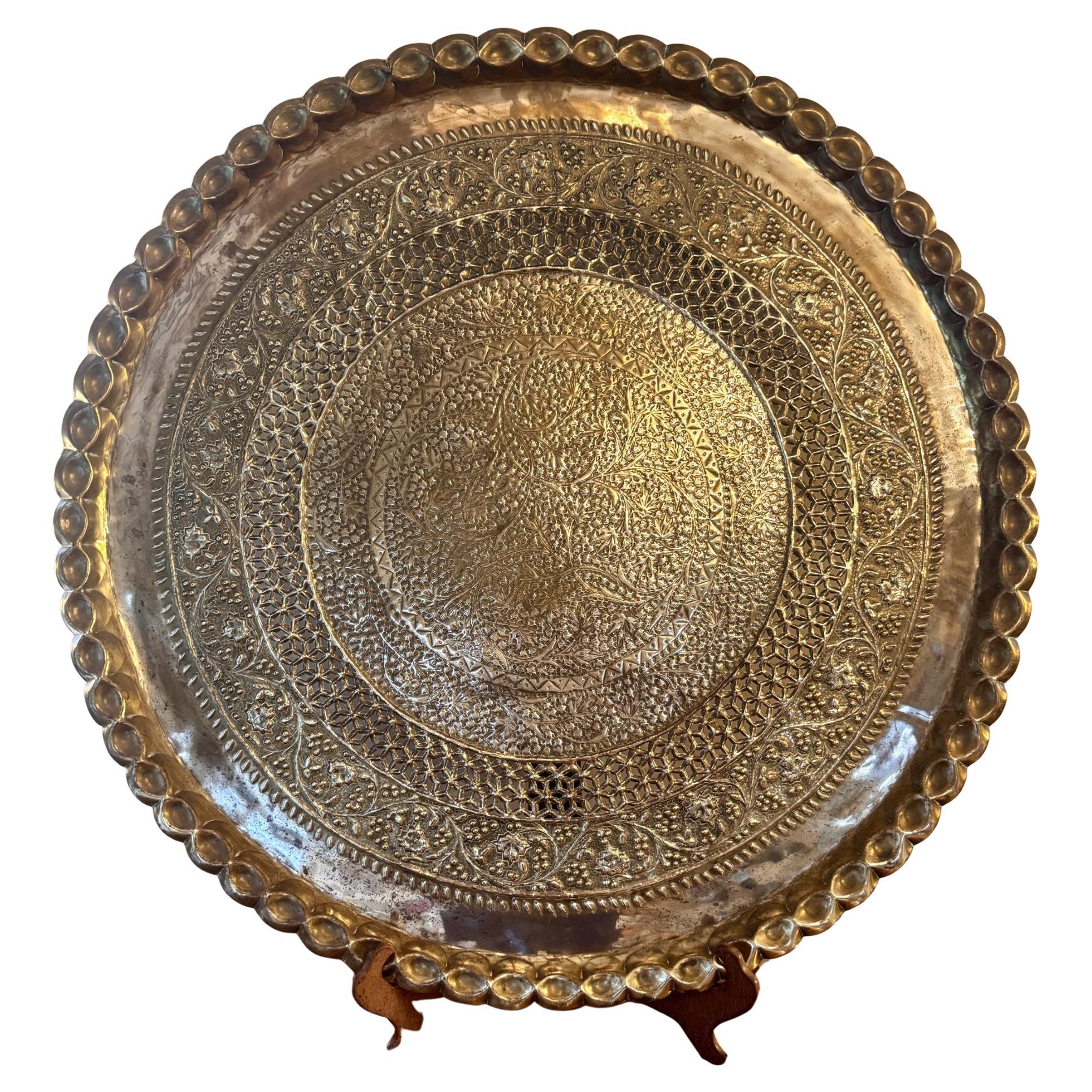 Beeindruckende Qualität großes antikes gemischtes Metalltablett im Angebot