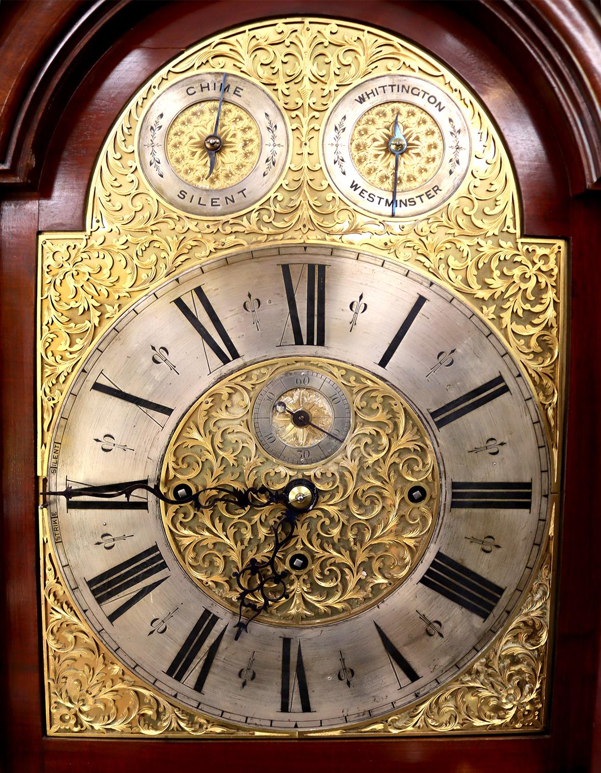 Anglais Impressionnante horloge à gong tubulaire à quarts de carillon, de type longcase en vente