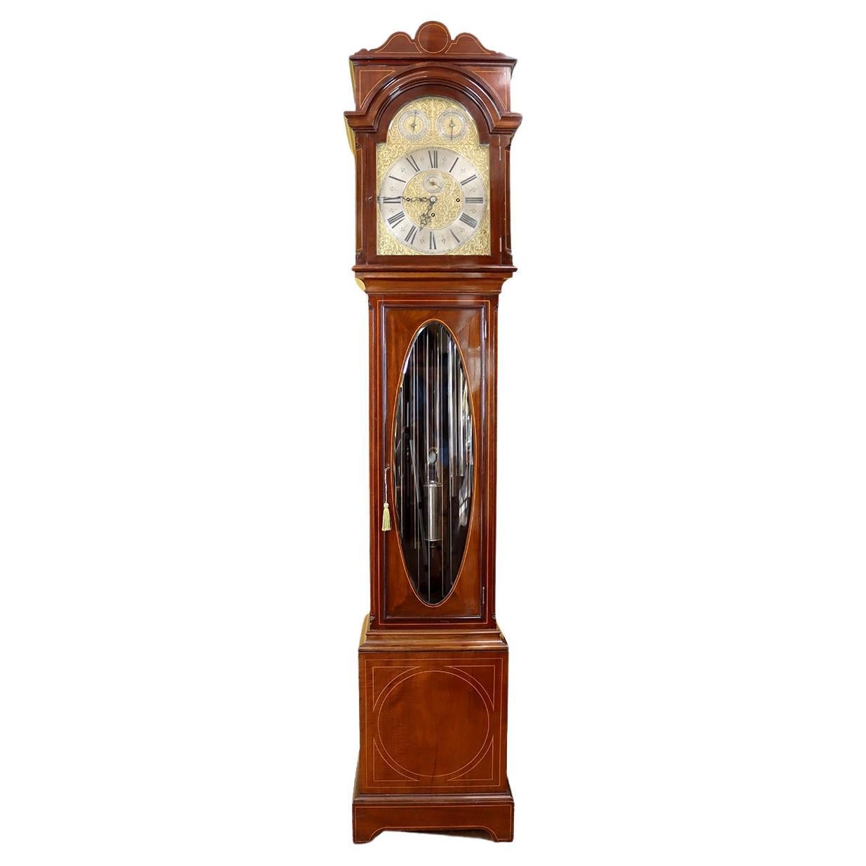 Impressionnante horloge à gong tubulaire à quarts de carillon, de type longcase en vente