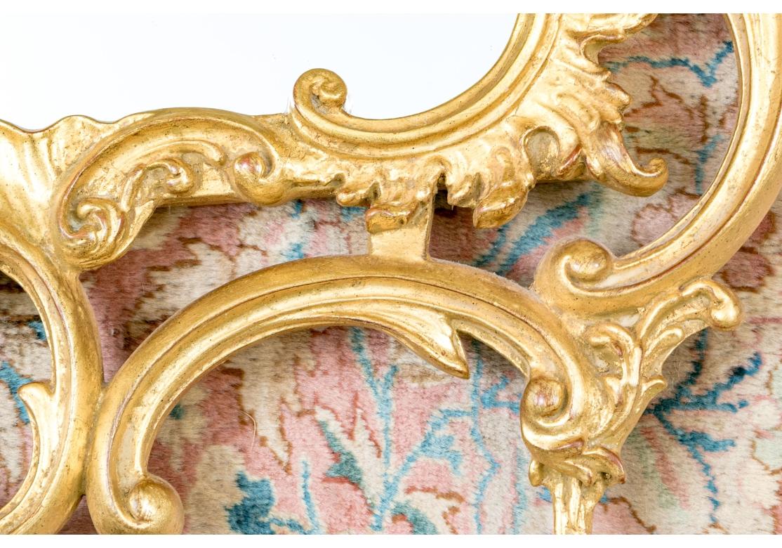 Impressionnant miroir de style rococo dans un cadre orné de dorures en vente 3
