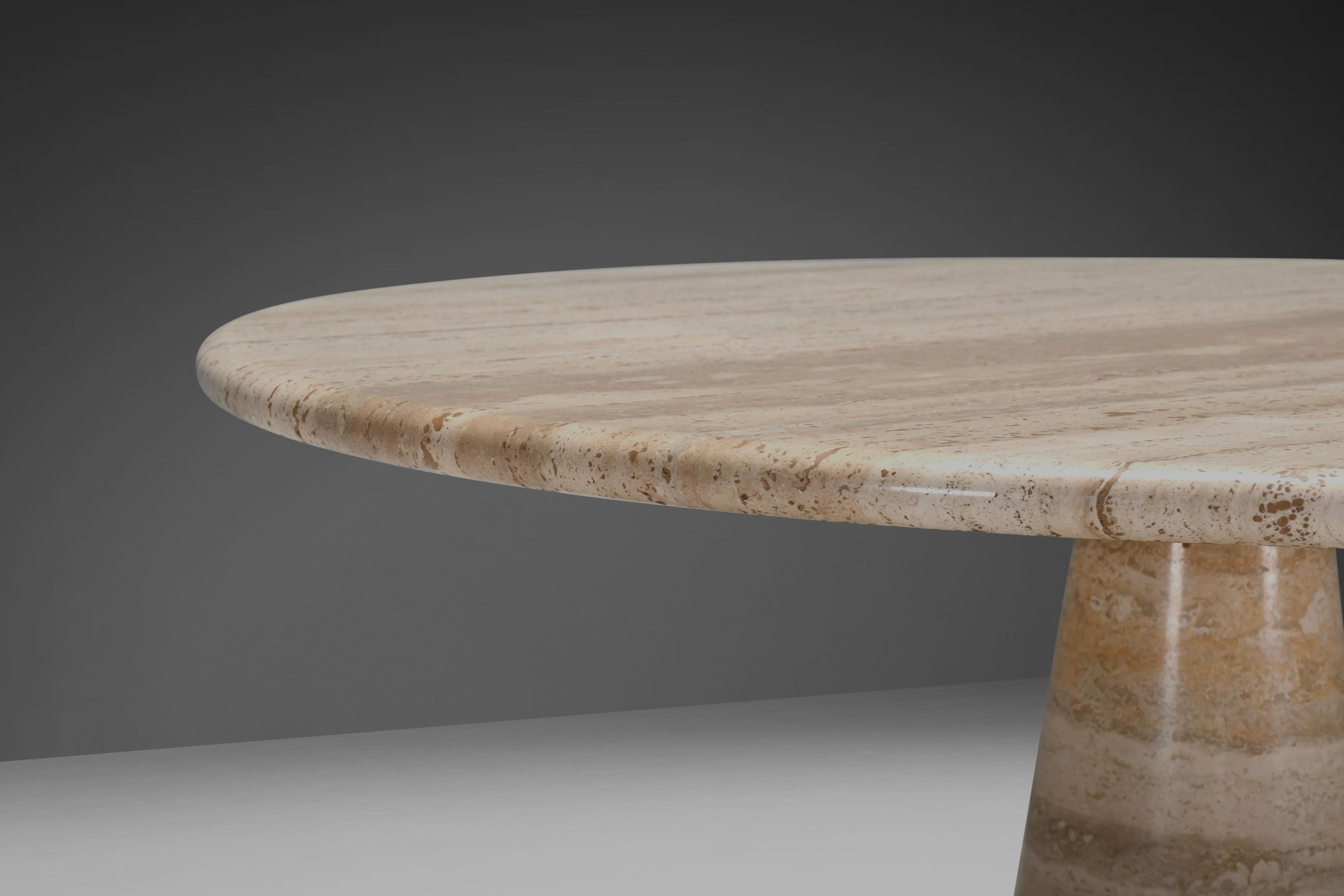 Mid-Century Modern Impressionnante table de salle à manger ronde en marbre travertin naturel, Italie, 1970