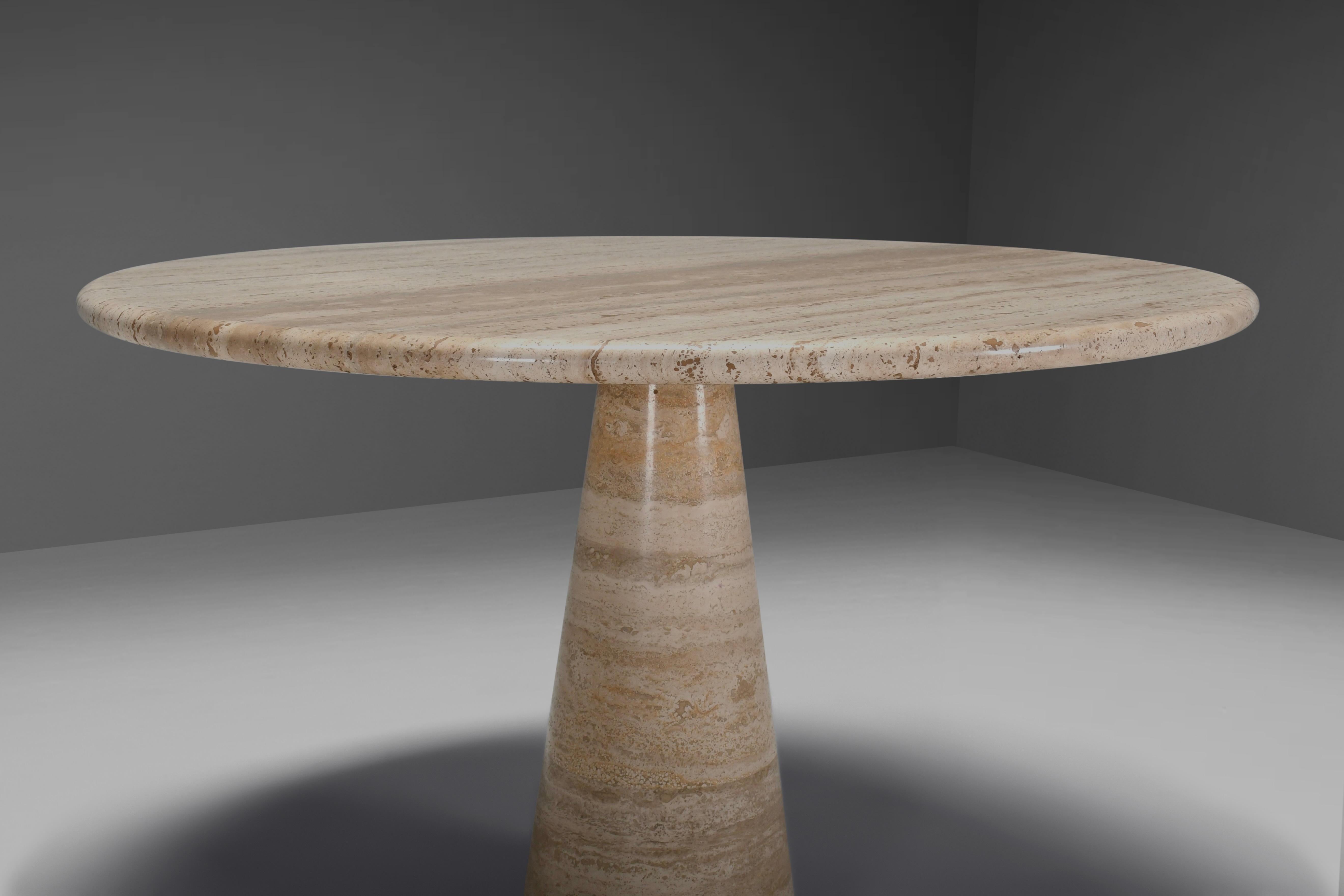 Pierre Impressionnante table de salle à manger ronde en marbre travertin naturel, Italie, 1970