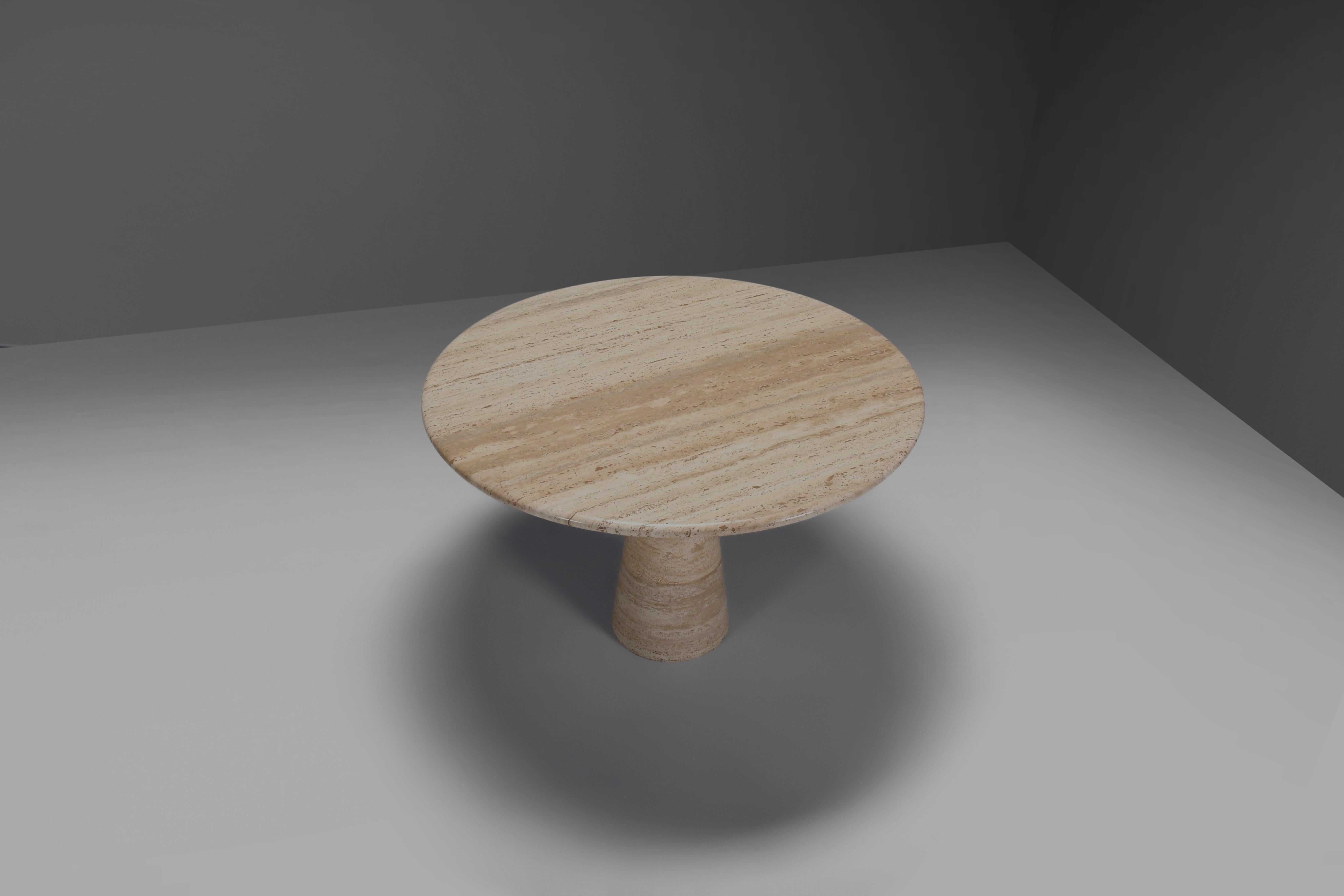 Impressionnante table de salle à manger ronde en marbre travertin naturel, Italie, 1970 1