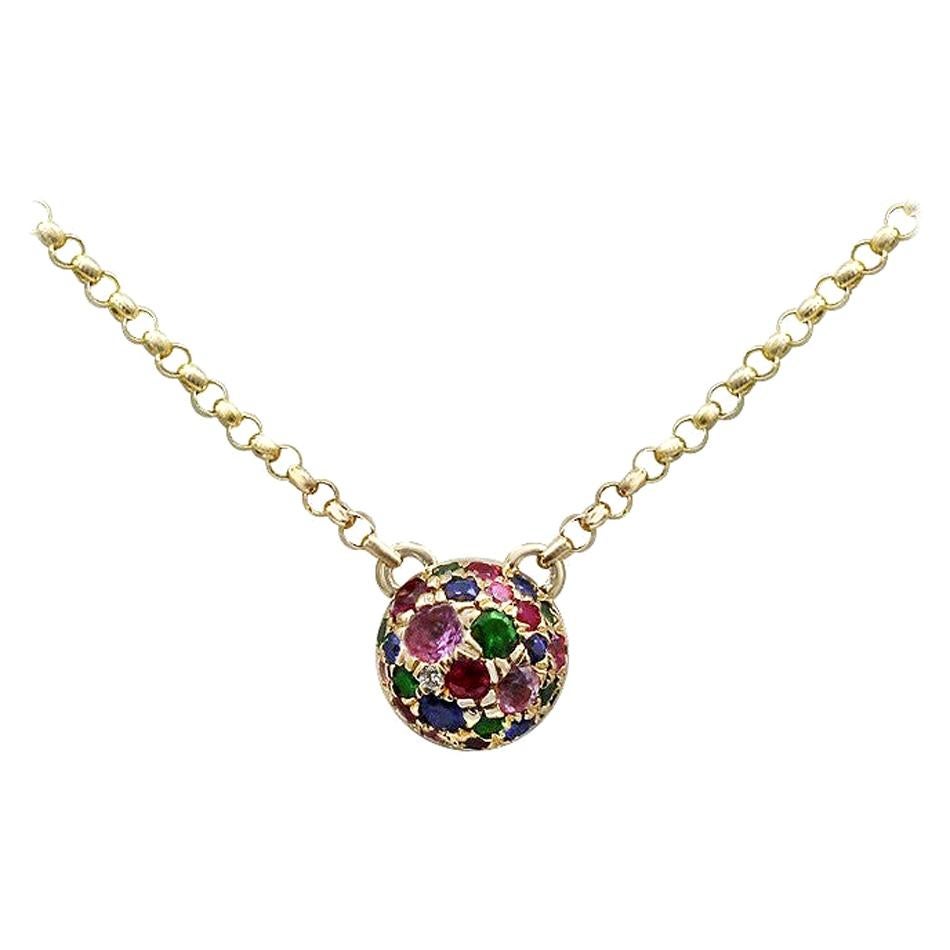 Impressionnant collier en or jaune avec rubis, saphirs roses, diamants et tsavorites en vente