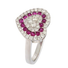 Beeindruckender Rubin-Ring aus weißem 18 Karat Gold mit weißem Diamanten für sie