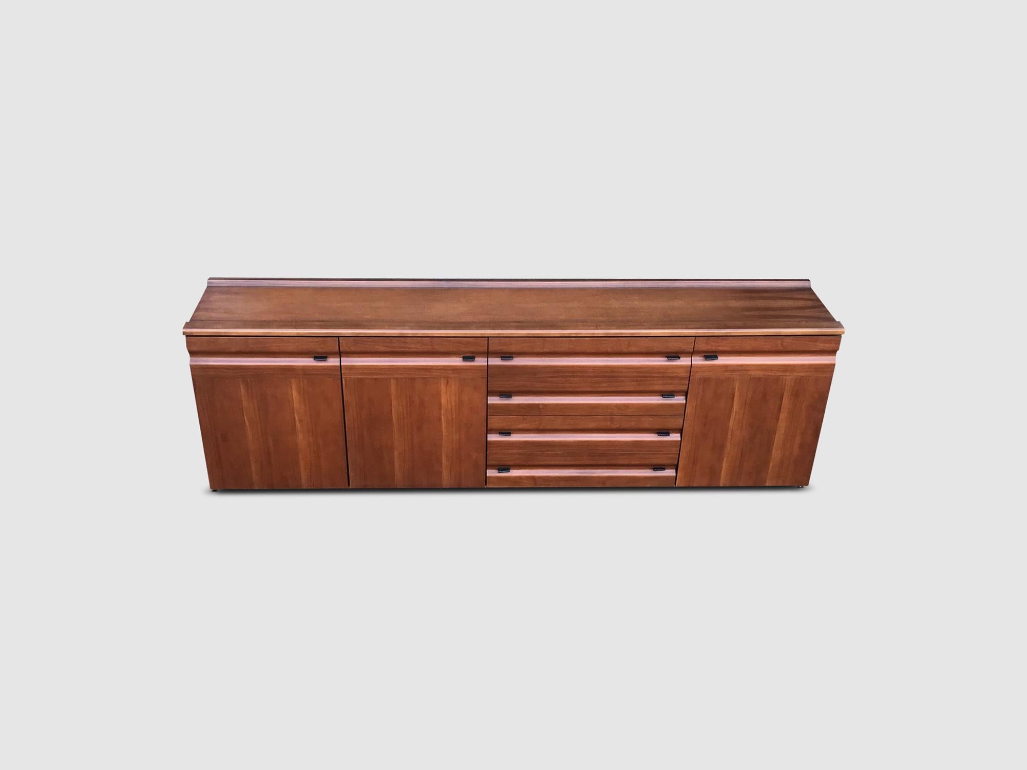 Impressive Sculpted Walnut and Leather Credenza Gavina, Italy, 1970s For Sale 2