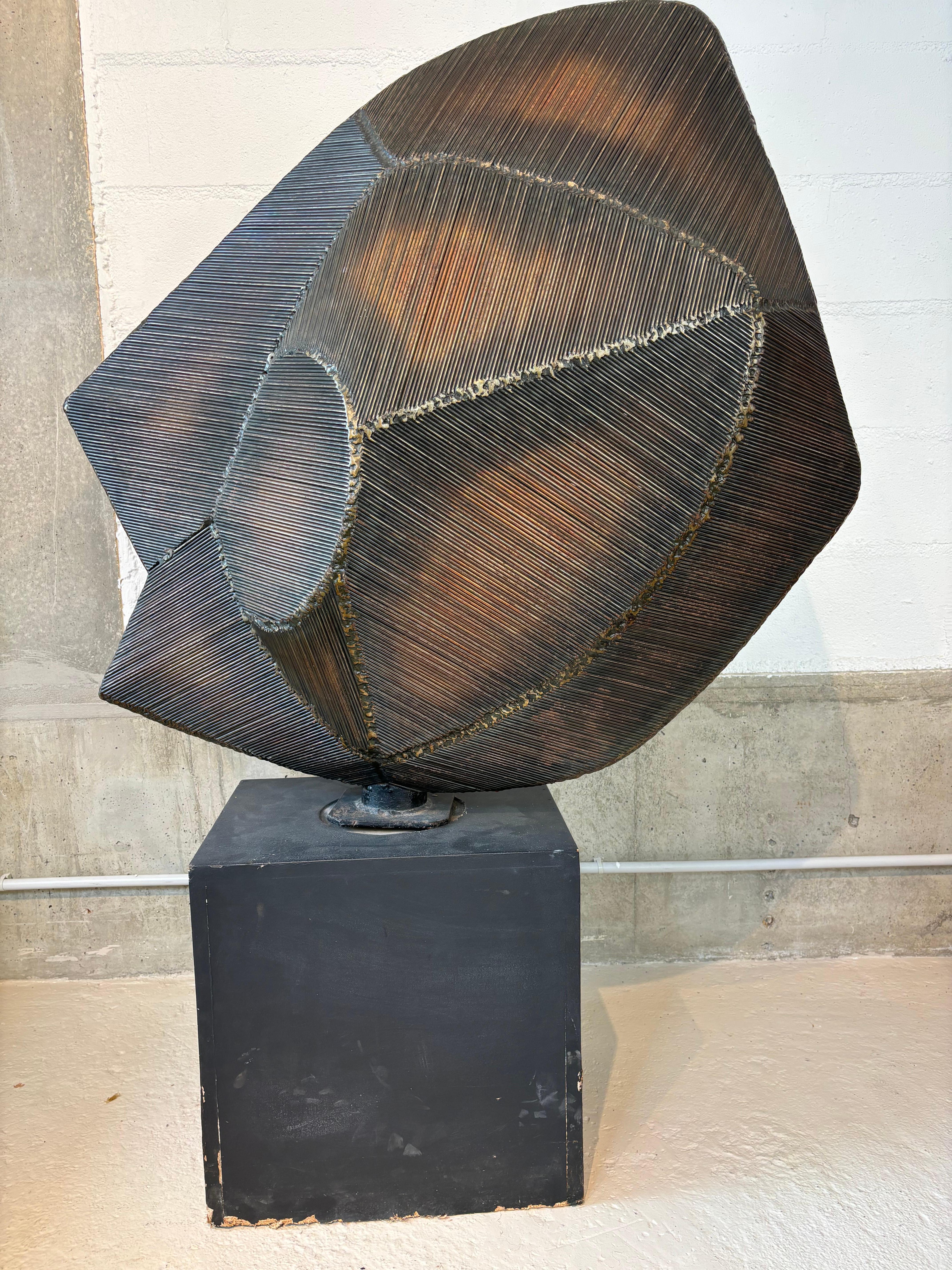 Impresionante escultura de Pierre Tual Latón en venta