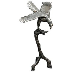 Impressive Sculpture of a Eagle