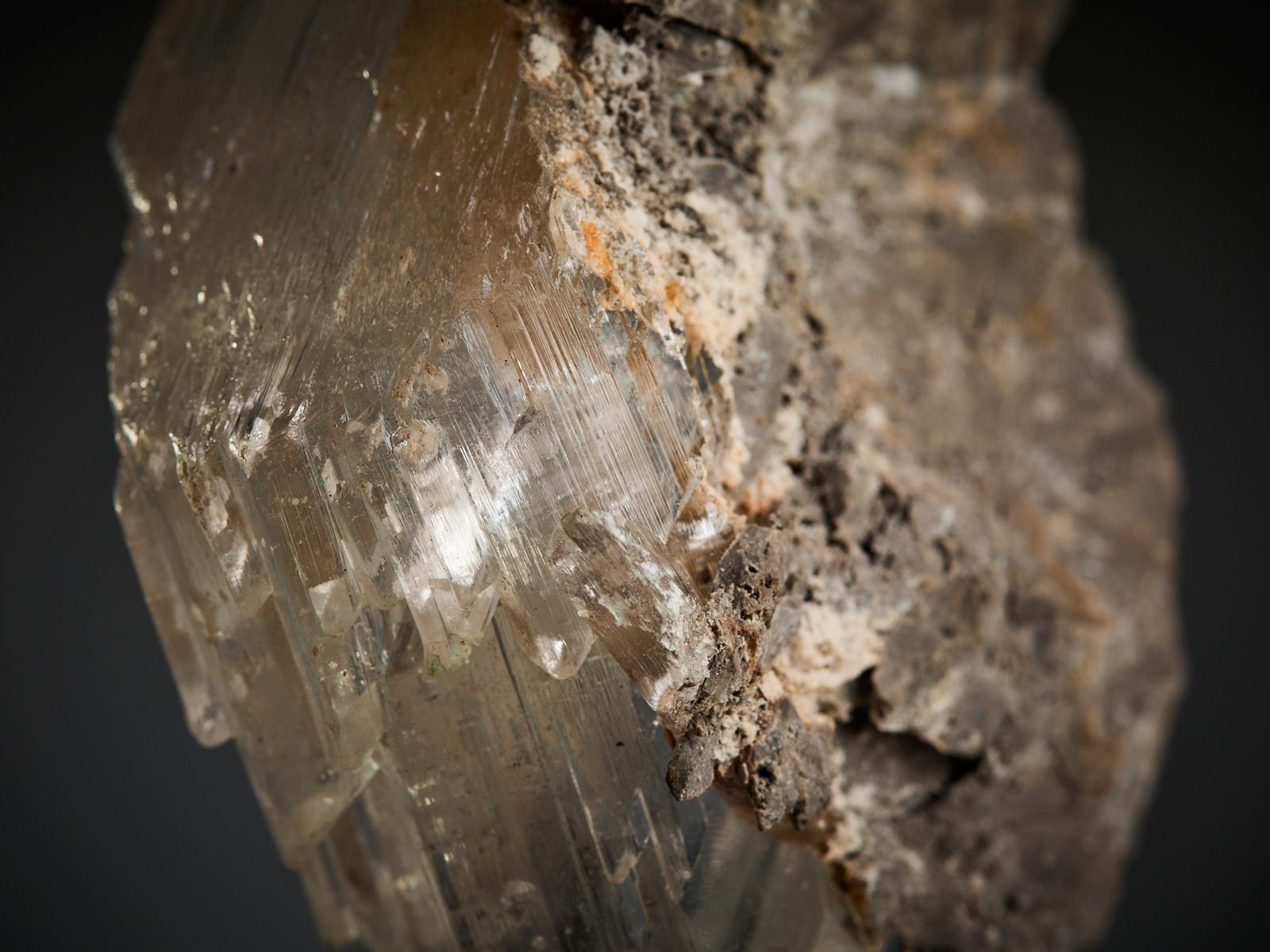 Impressive Selenite Crystal on Matrix en vente 5