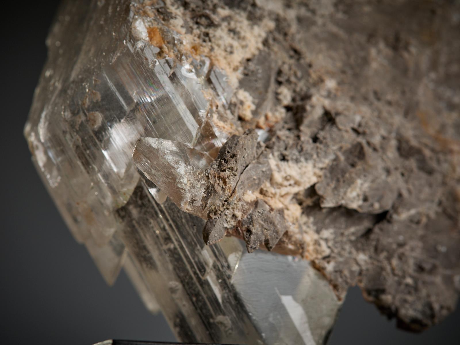 Impressive Selenite Crystal on Matrix en vente 6