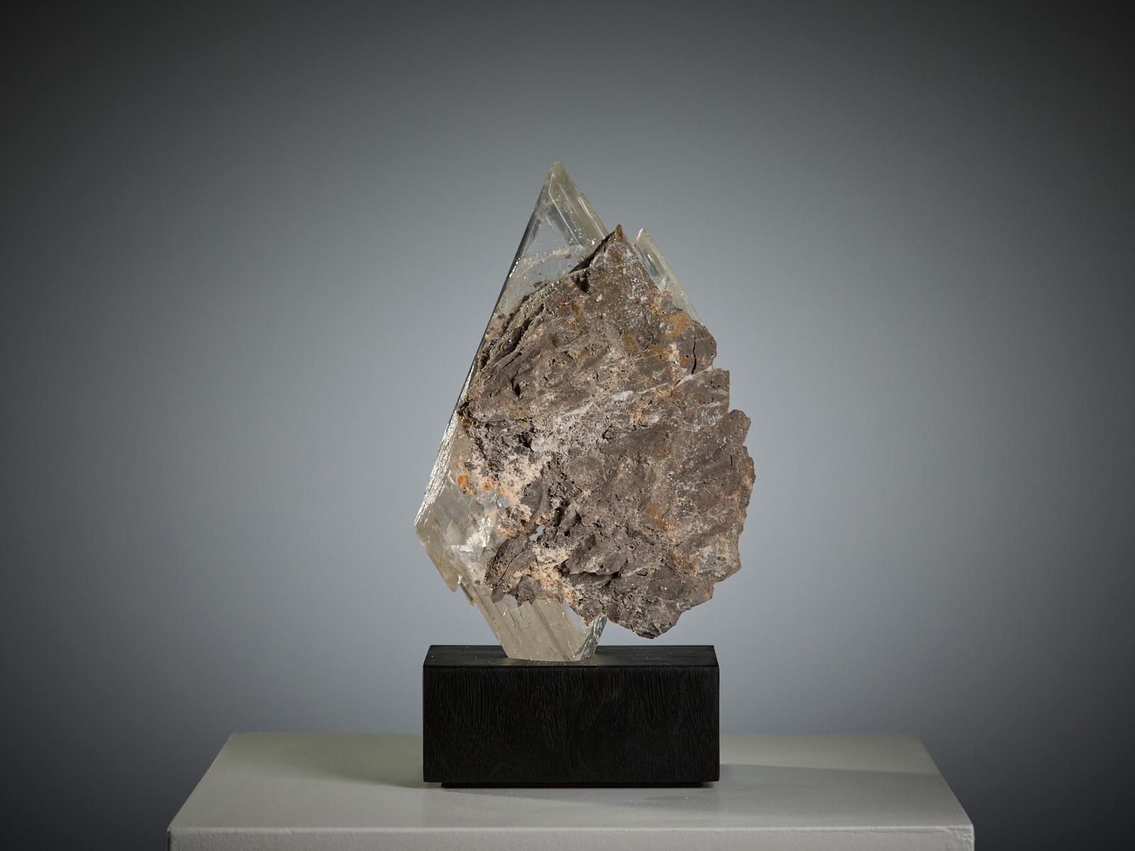 Mexicain Impressive Selenite Crystal on Matrix en vente