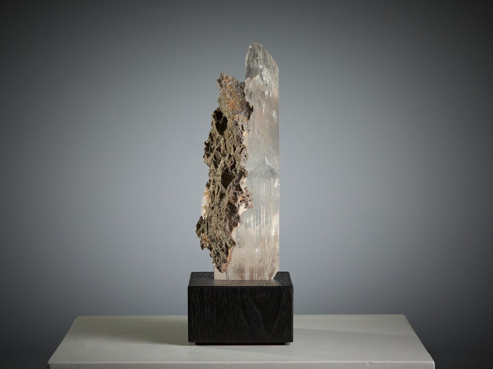 Impressive Selenite Crystal on Matrix Excellent état - En vente à London, GB