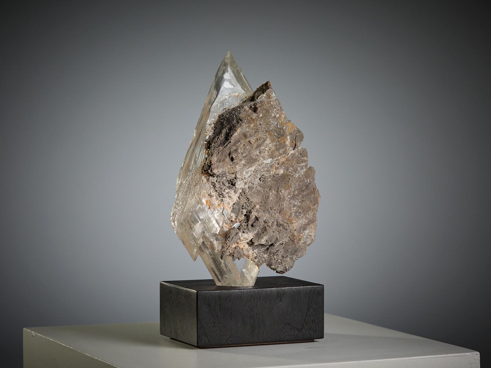 Impressive Selenite Crystal on Matrix en vente 2
