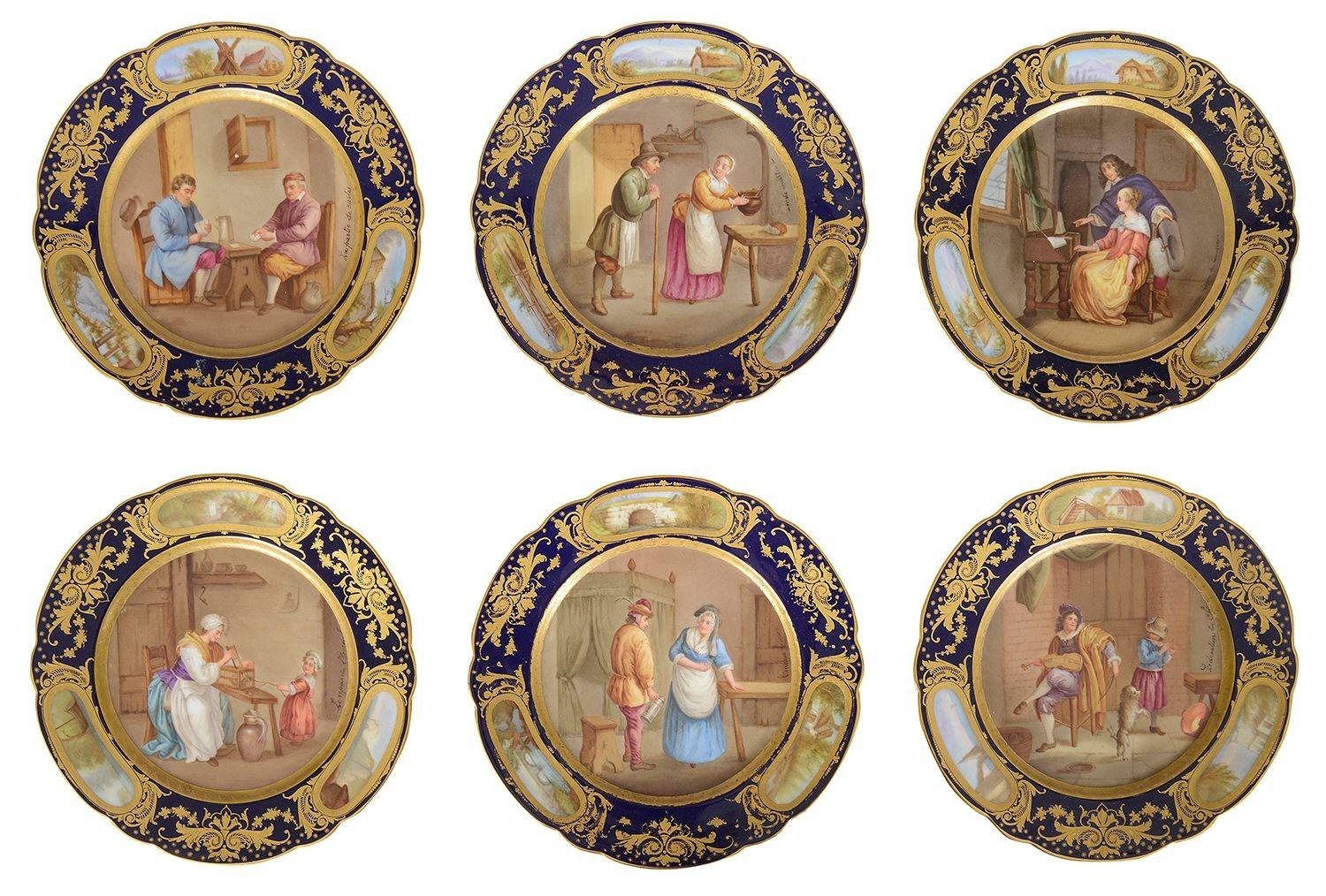 Cet ensemble exquis de 12 assiettes en porcelaine de style Sèvres de la fin du XIXe siècle témoigne d'un travail artisanal complexe et d'un art vibrant. Chaque assiette présente de charmantes scènes de la vie quotidienne, dépeintes dans un style