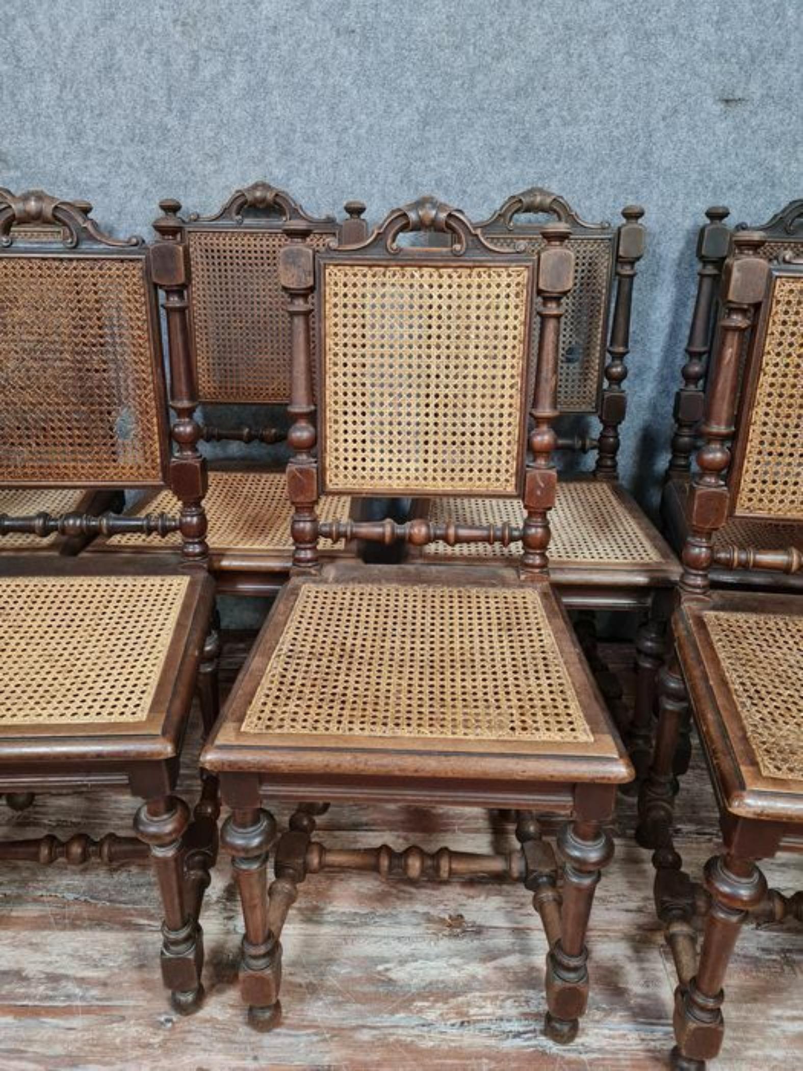 Impressive Set of 8 Renaissance Hunt Pavilion Chairs in Walnut circa 1850 -1X16 In Good Condition In Bordeaux, FR