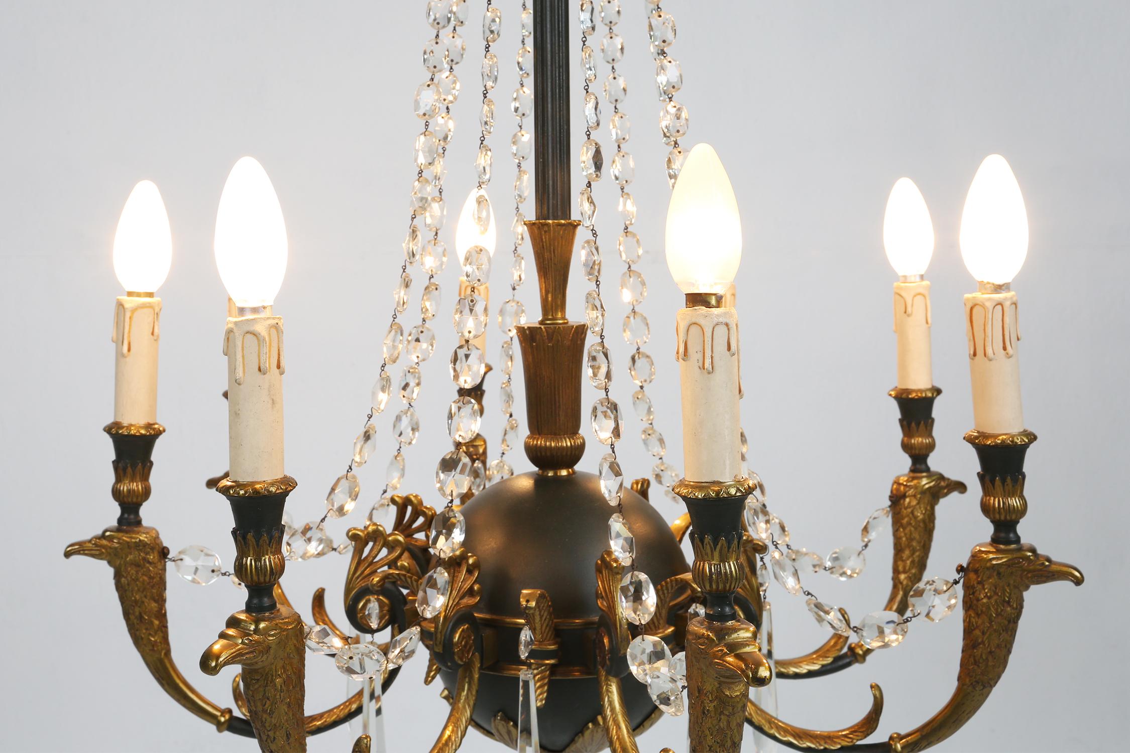 Impressionante set di un grande lampadario Impero in bronzo con luci a parete, 1950 In condizioni buone in vendita a Meulebeke, BE