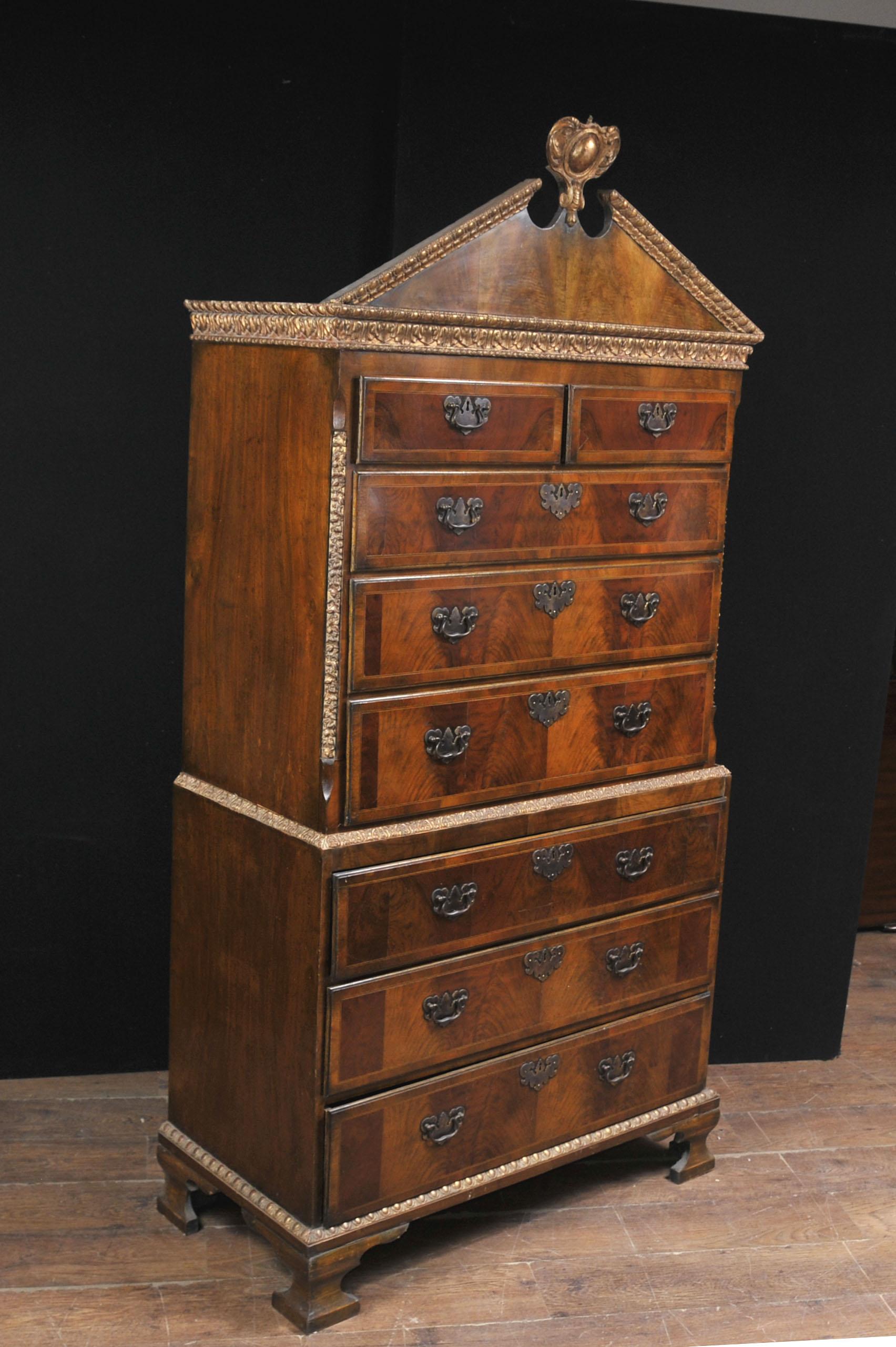 Impressive Sized English Burl Walnut Chest on Chest Dating to 1840 Standing In Good Condition For Sale In London, GB