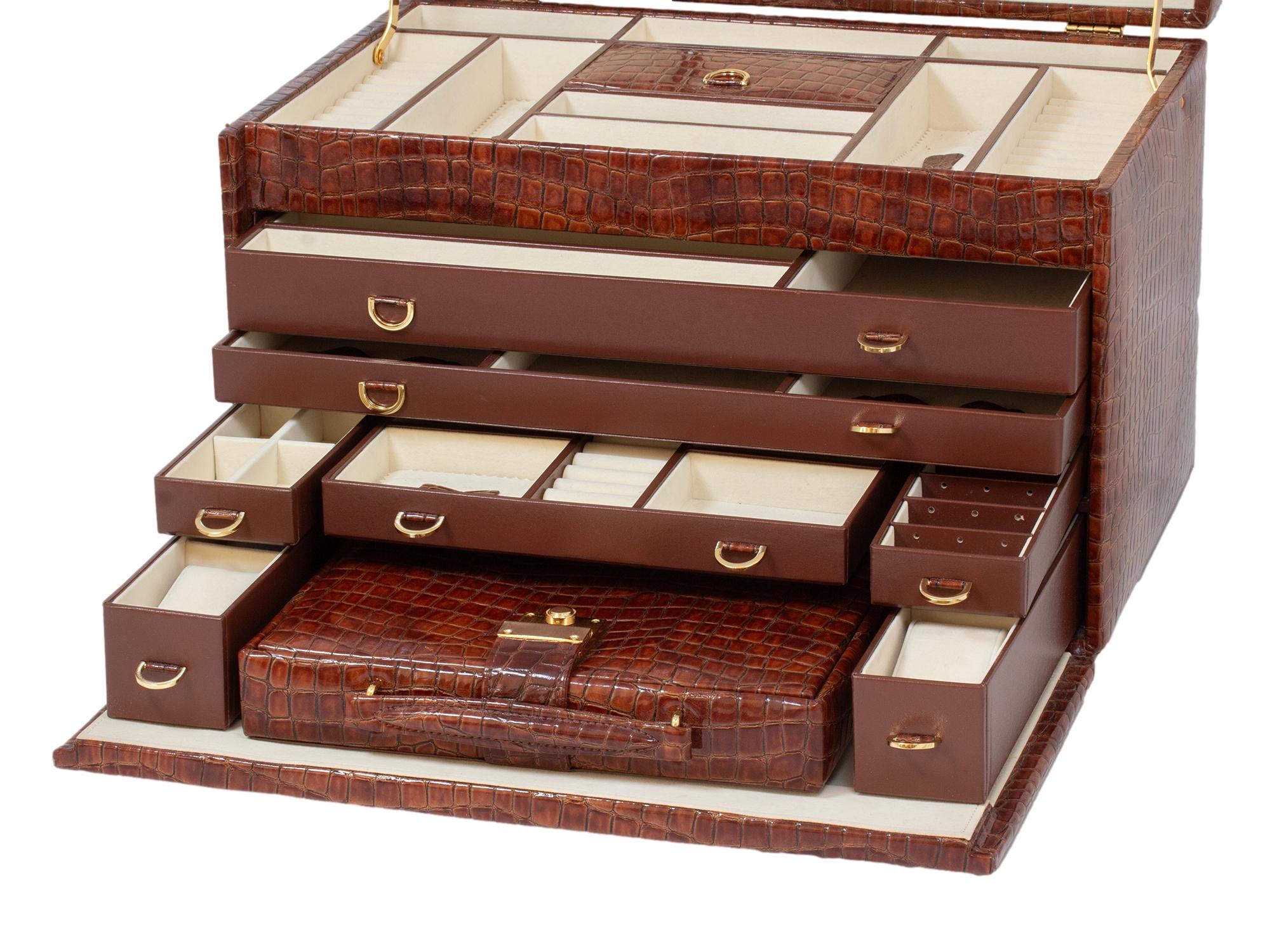 Etui à bijoux en faux crocodile de taille impressionnante en vente 4