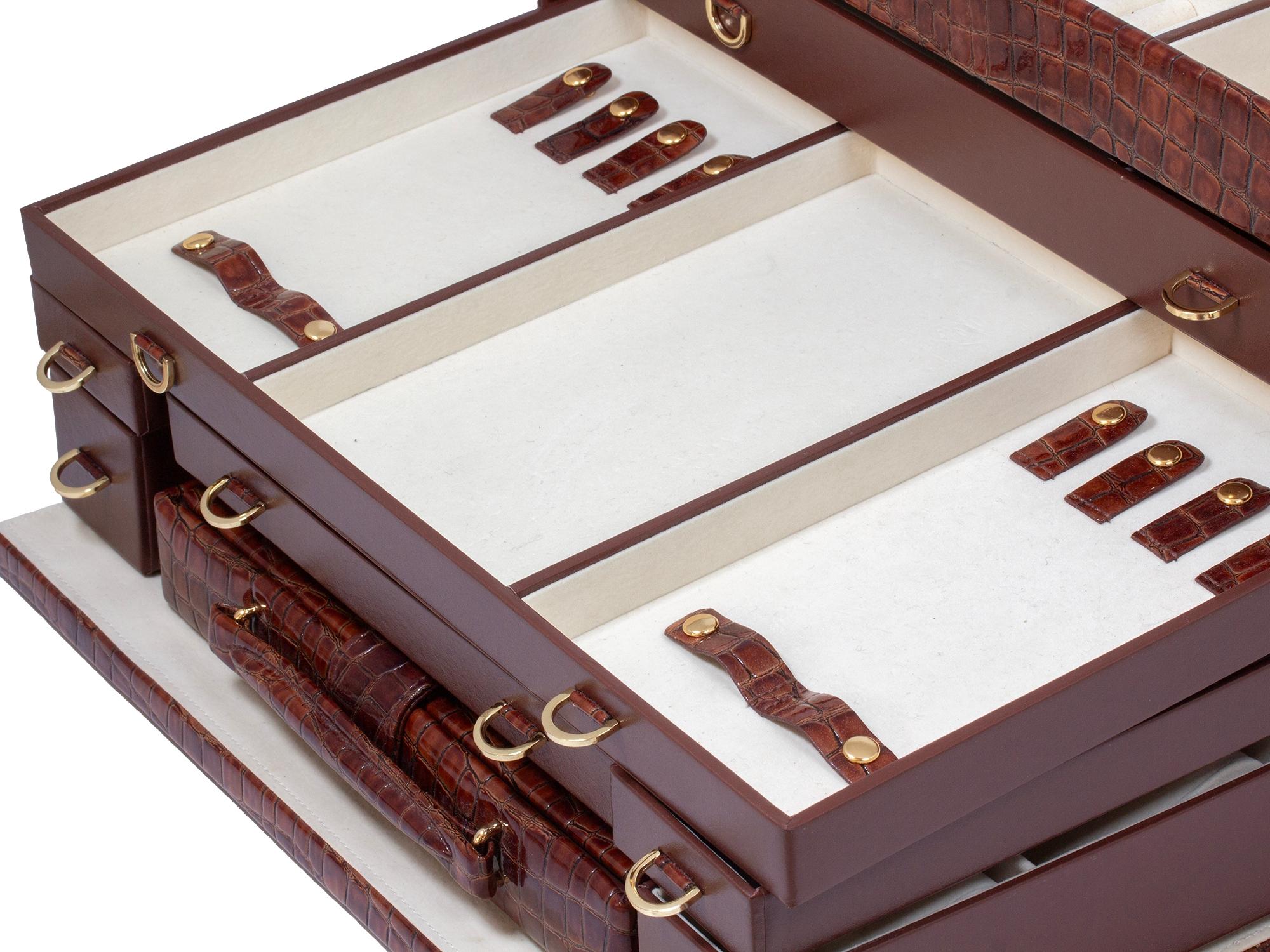 Etui à bijoux en faux crocodile de taille impressionnante en vente 7