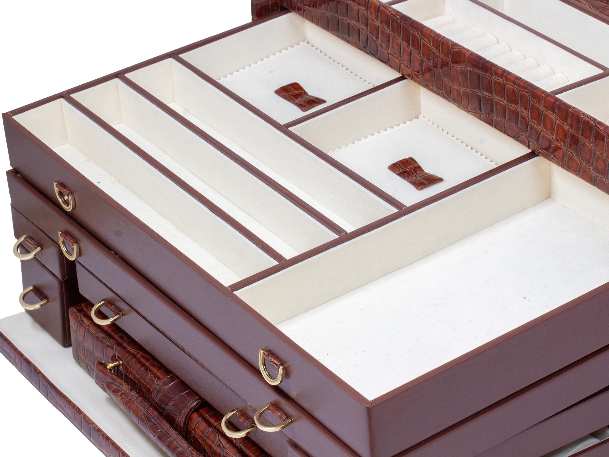 Etui à bijoux en faux crocodile de taille impressionnante en vente 8