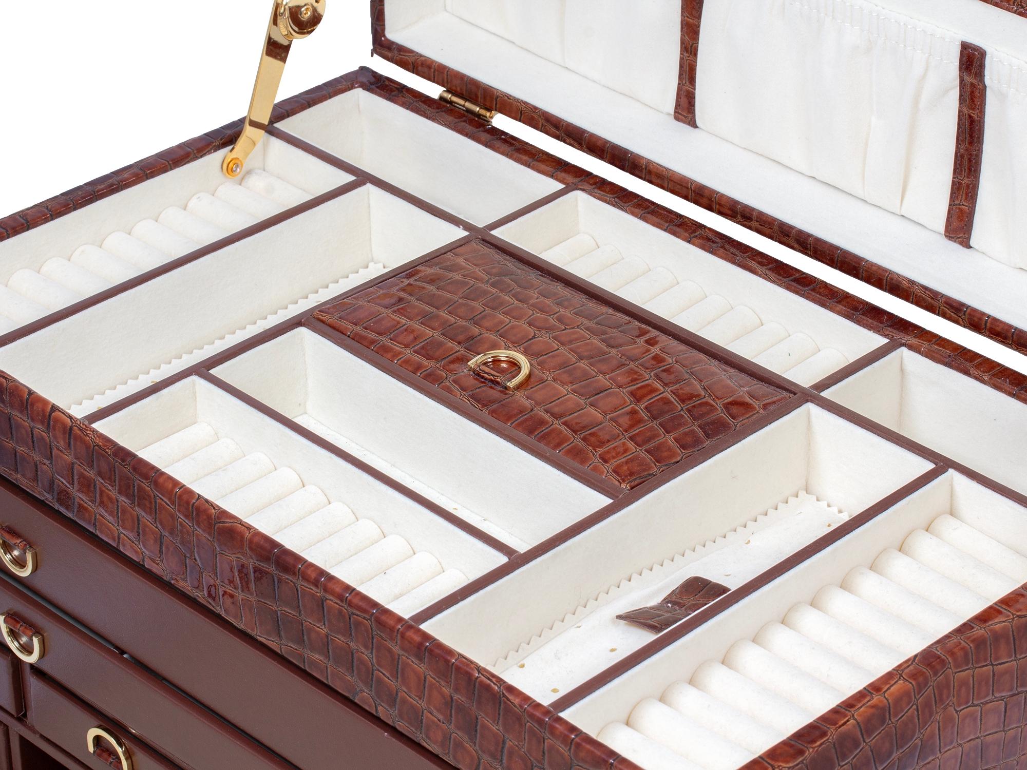 Etui à bijoux en faux crocodile de taille impressionnante en vente 9