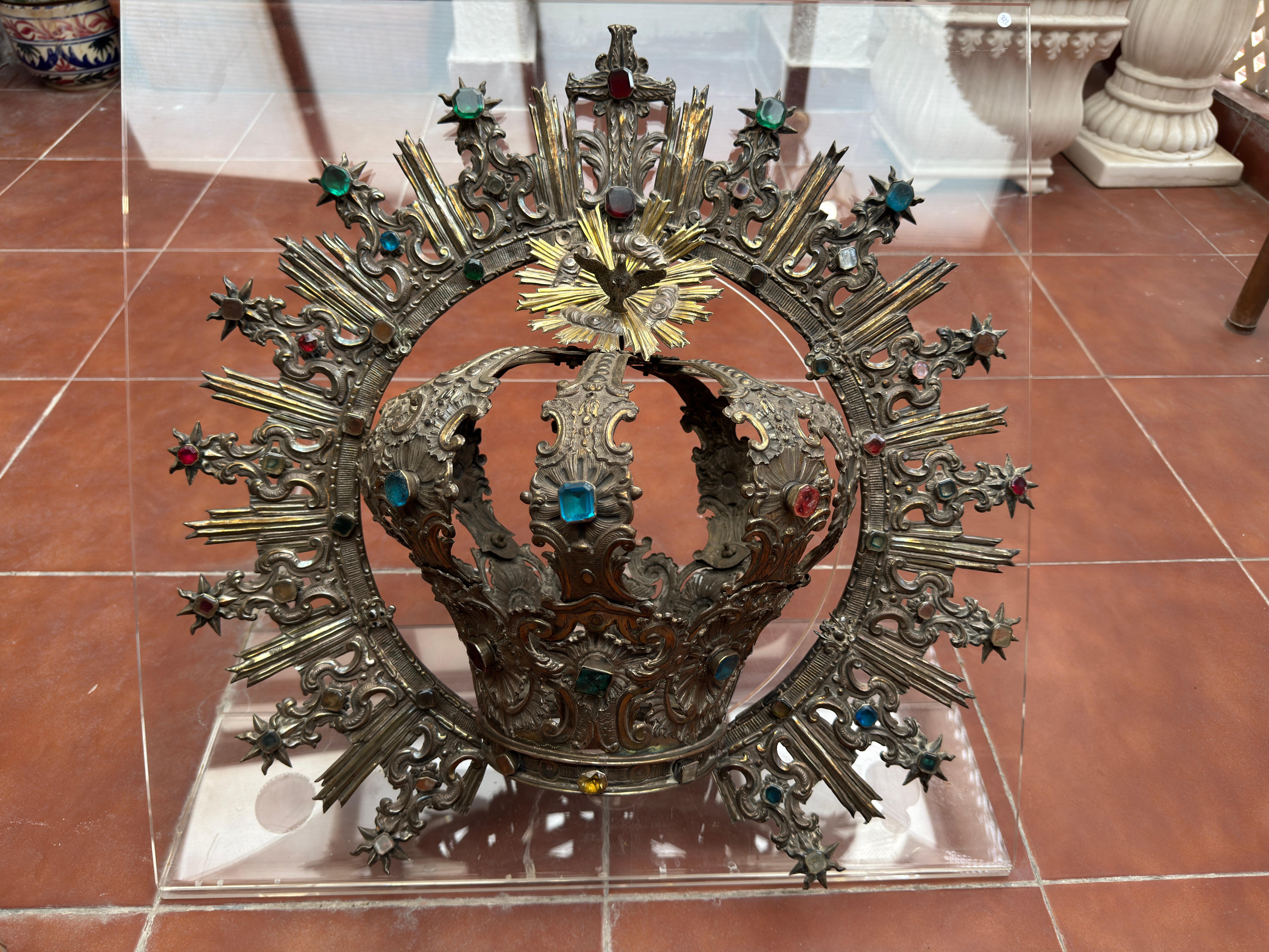 Fino al XVIII secolo Impressionante corona d'argento spagnola, punzonata da Francisco Beltrán de la Cueva in vendita