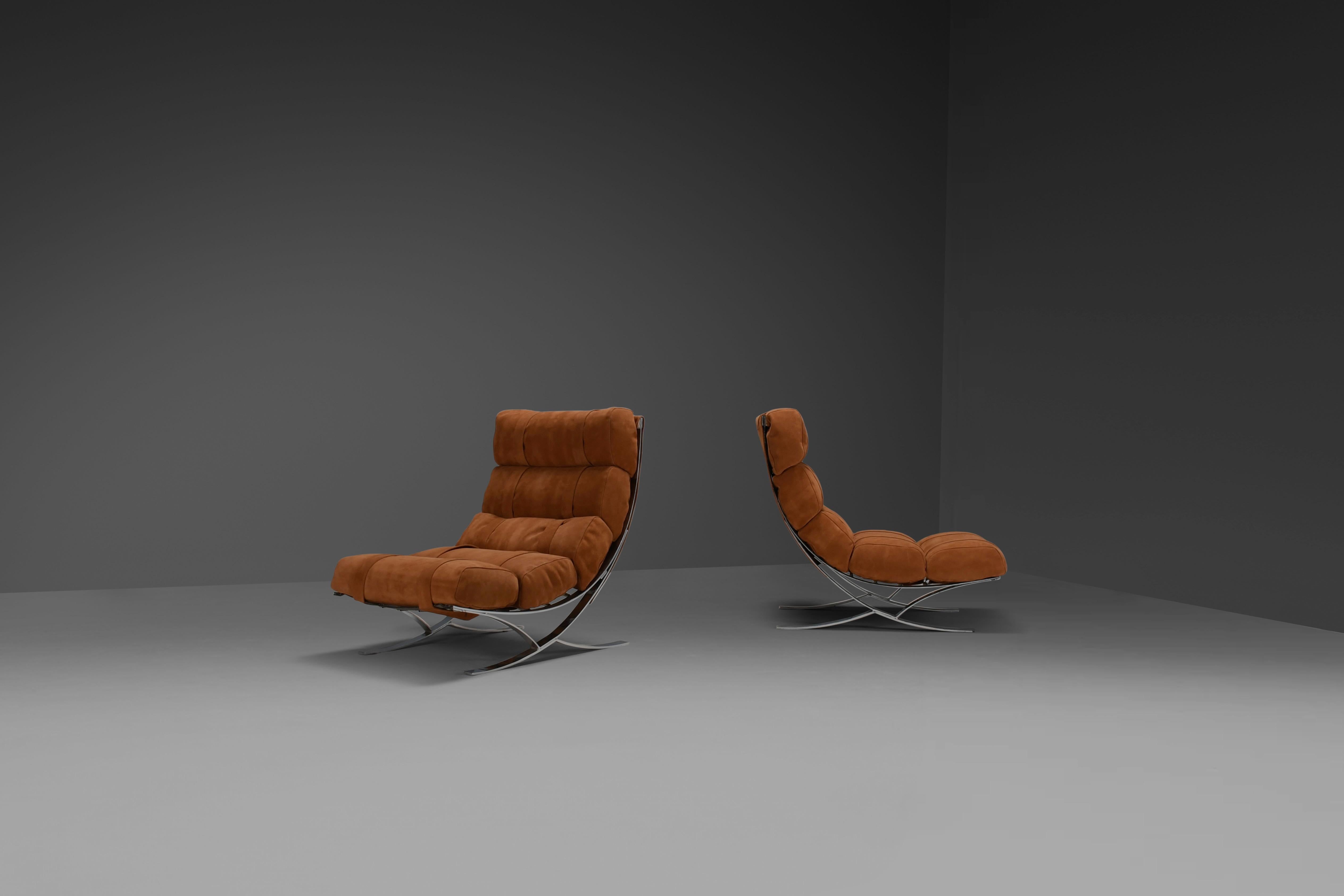 Preciosas sillas de salón/deslizantes en muy buen estado.

Fabricado en Francia en los años 70 

Estas impresionantes tumbonas combinan elegancia retro y comodidad moderna. 

Están tapizados en una piel de ante natural de alta calidad, que desprende