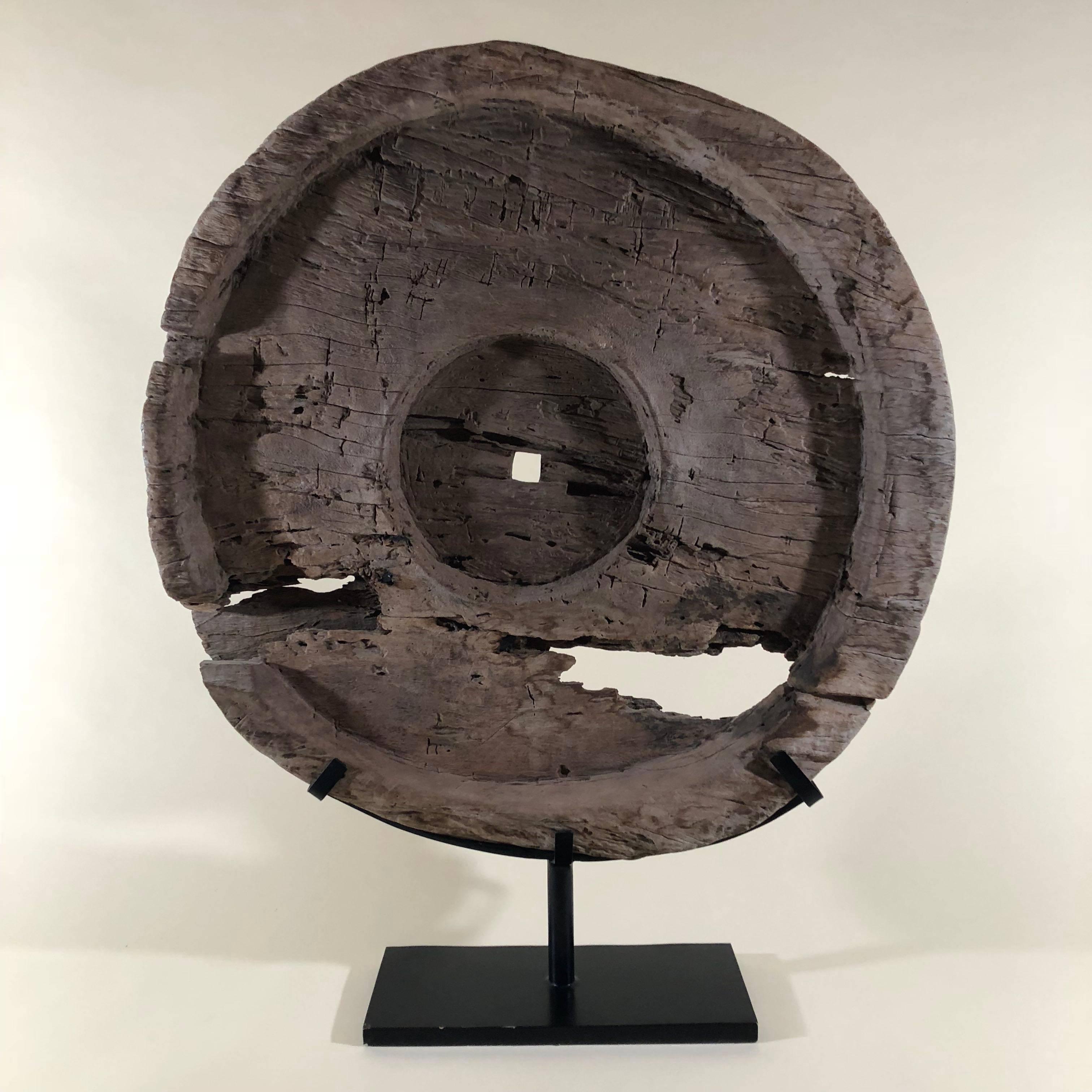 Impressive Teak Antique Ox Cart Wheel from Asia 19th Century In Good Condition For Sale In Achterveld, NL