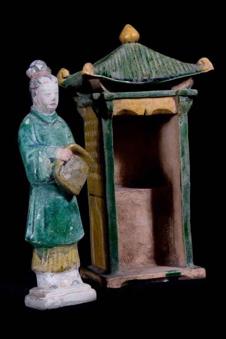 Beeindruckende Terrakotta-Gedenkskulptur - Ming-Dynastie, China '1368-1644 n. Chr. (Glasiert) im Angebot