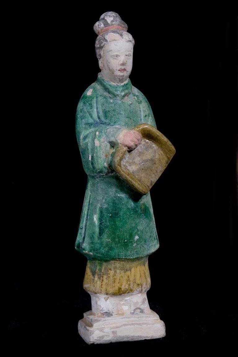 Beeindruckende Terrakotta-Gedenkskulptur - Ming-Dynastie, China '1368-1644 n. Chr. (18. Jahrhundert und früher) im Angebot