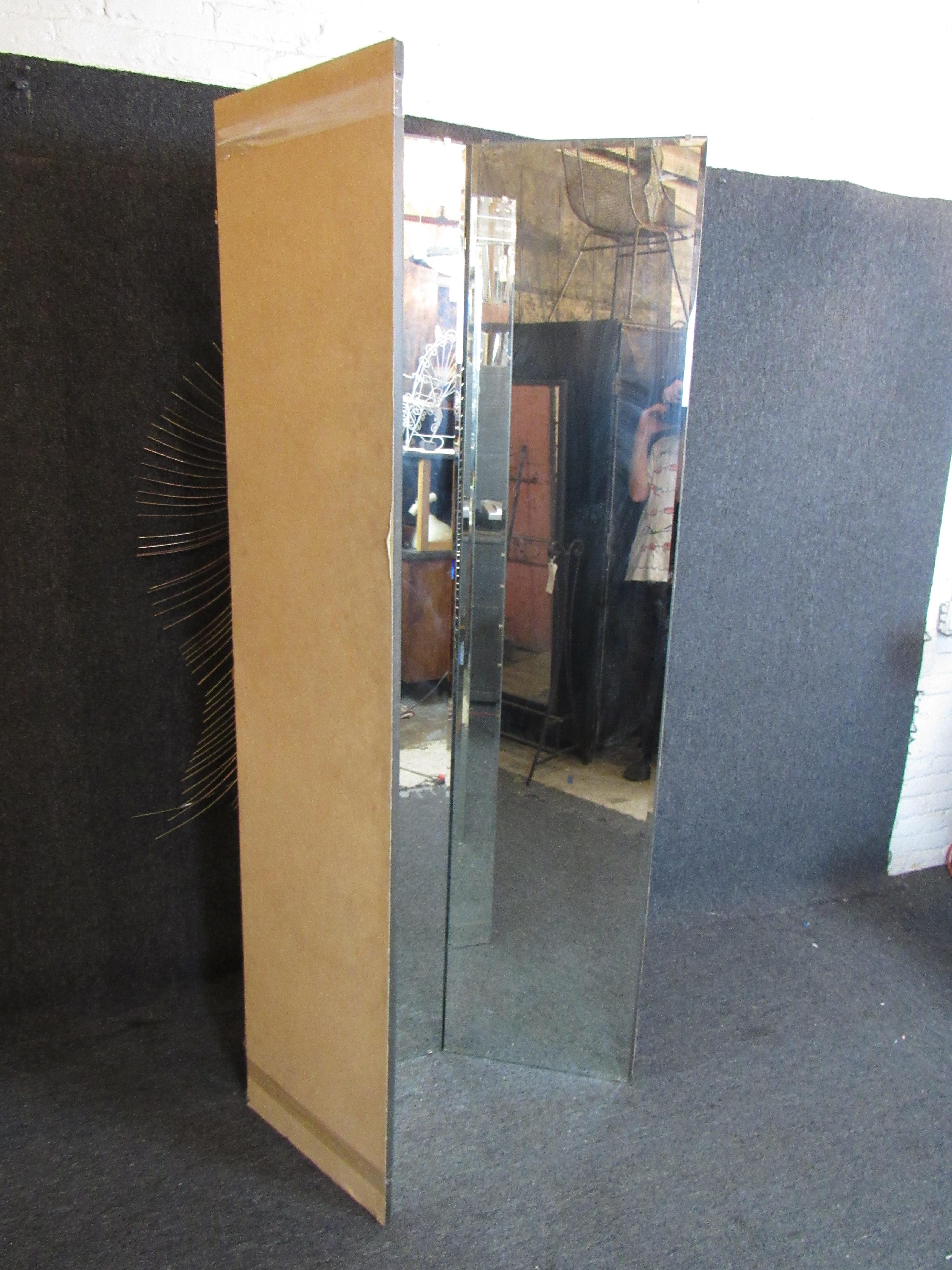 Impressive Three Panel Mirrored Room Divider In Good Condition In Brooklyn, NY